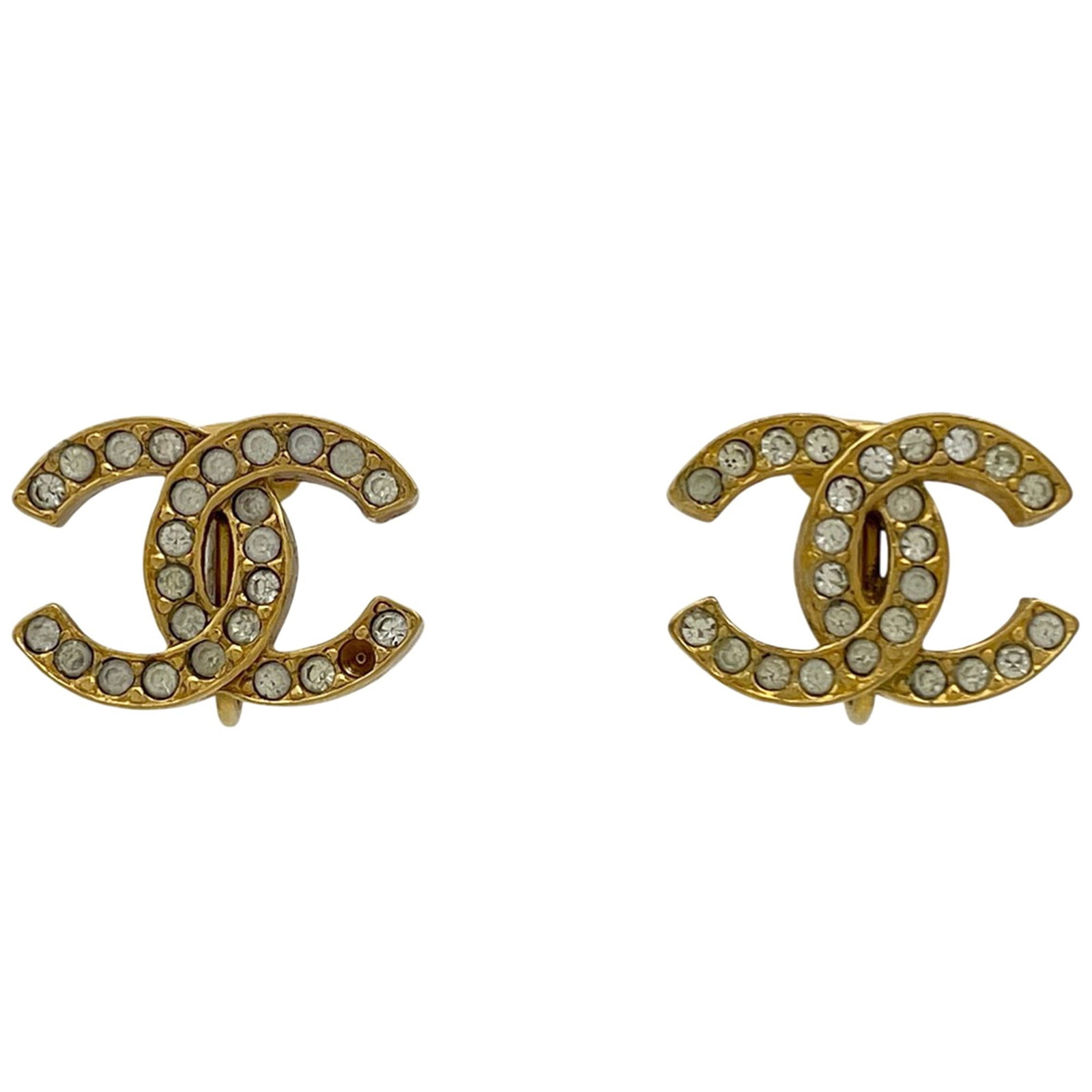 Chanel Clip Earrings Gold Plating: Chanel Clip Earrings Gold Plating Gold-plated clip earrings from Chanel feature a sleek design with a subtle gold finish. These small yet elegant accessories are marked by their simplicity and underst
