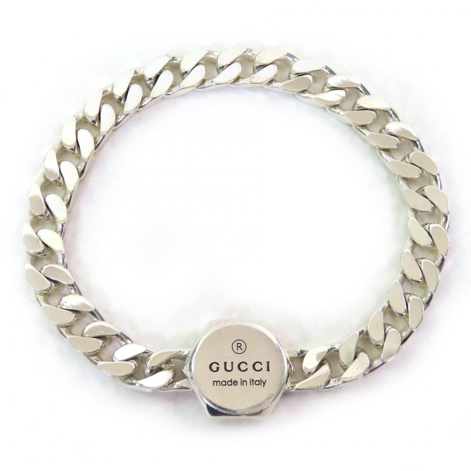 Gucci Charm Bracelet: Gucci Charm Bracelet Silver Gucci Charm Bracelet with a sleek design and classic charm. This 16-inch bracelet features a silver925 metal construction, measuring 17cm in length and 6mm in width. With s