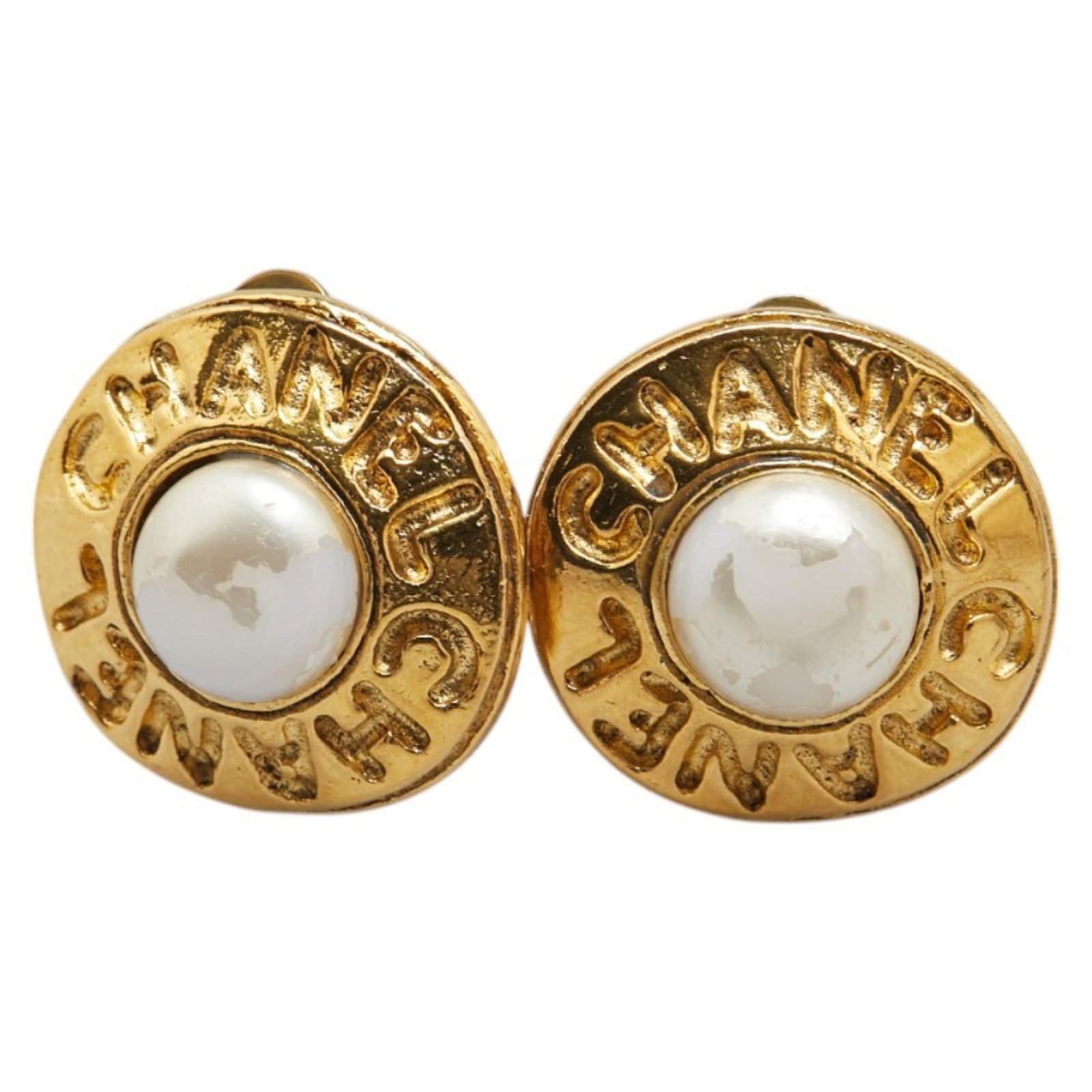 Chanel Clip Earrings: Chanel Clip Earrings Chanel Clip Earrings in gold feature a timeless design with a subtle clip-on style. The earrings have a small size of 22.10mm x 22.10mm and are made from a durable material that s