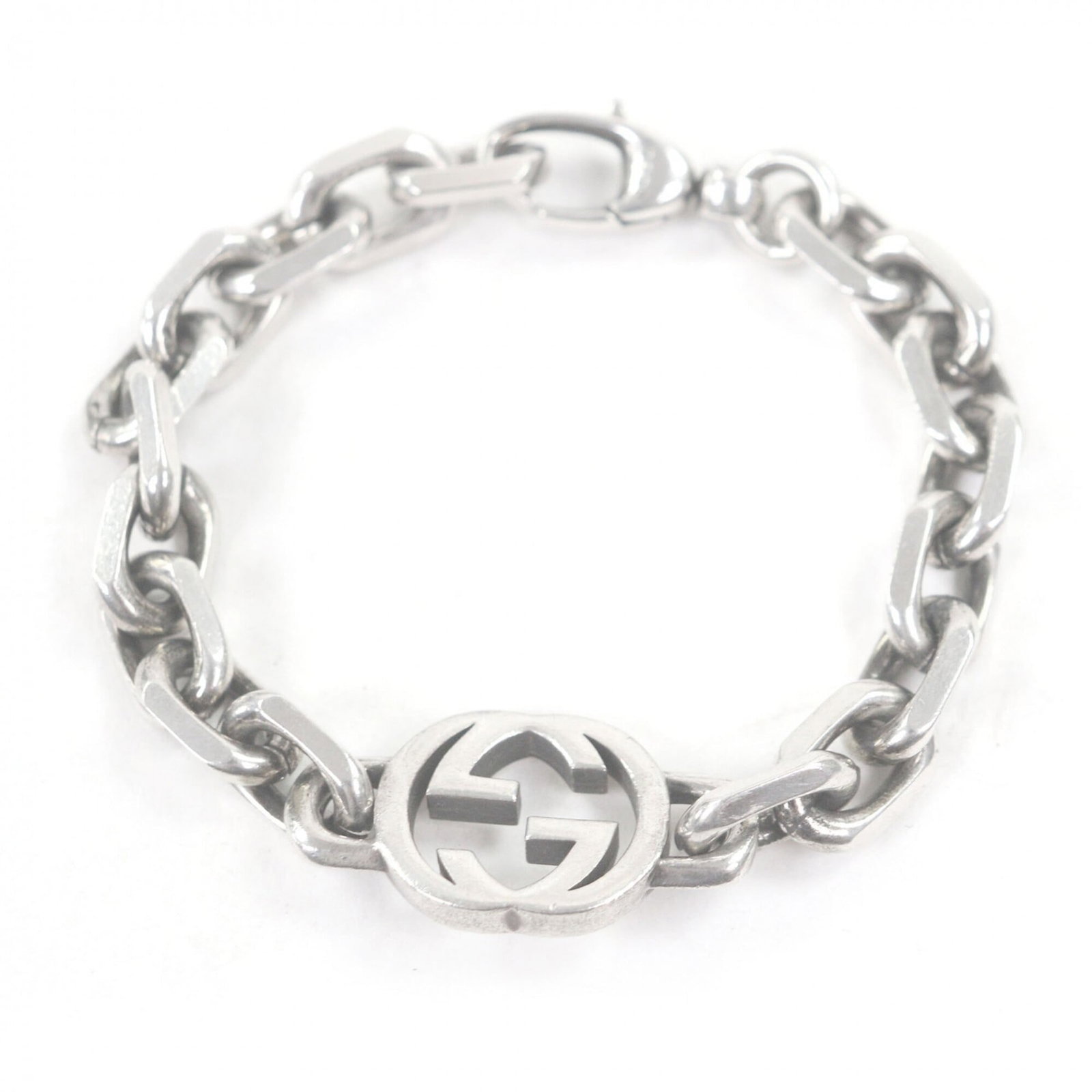 Gucci Charm Bracelet Silver 925: Gucci Charm Bracelet Silver 925 Silver 925 Gucci Charm Bracelet with Traces of Usage. This pre-owned charm bracelet features a silver 925 material and measures 19.5cm in length, with a width of 8mm an