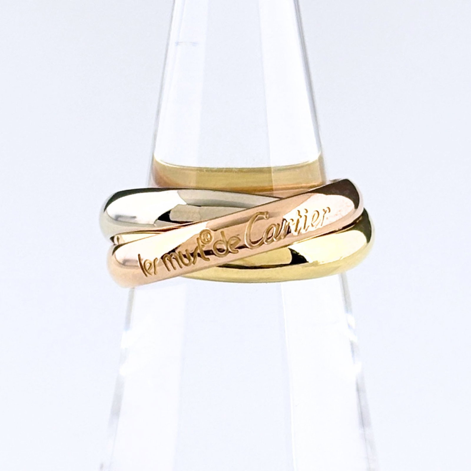 Cartier Band Ring Yellow Gold (18K): Cartier Band Ring Yellow Gold (18K) Cartier Band Ring Yellow Gold (18K) is a beautiful piece of jewelry featuring yellow gold (18K) material and a band ring design. This used Cartier ring has traces o