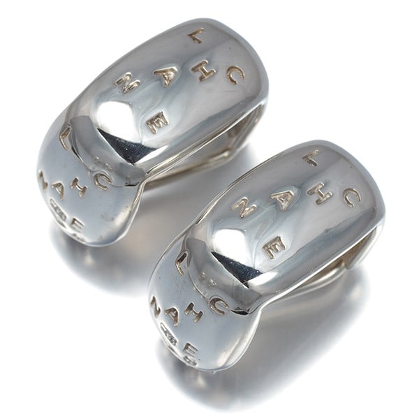 Sterling silver earrings logo vintage square Chanel: Sterling silver earrings logo vintage square Chanel Sterling silver earrings with a vintage square Chanel logo, crafted from high-quality 925 metal. The classic design features a clip-on style, making