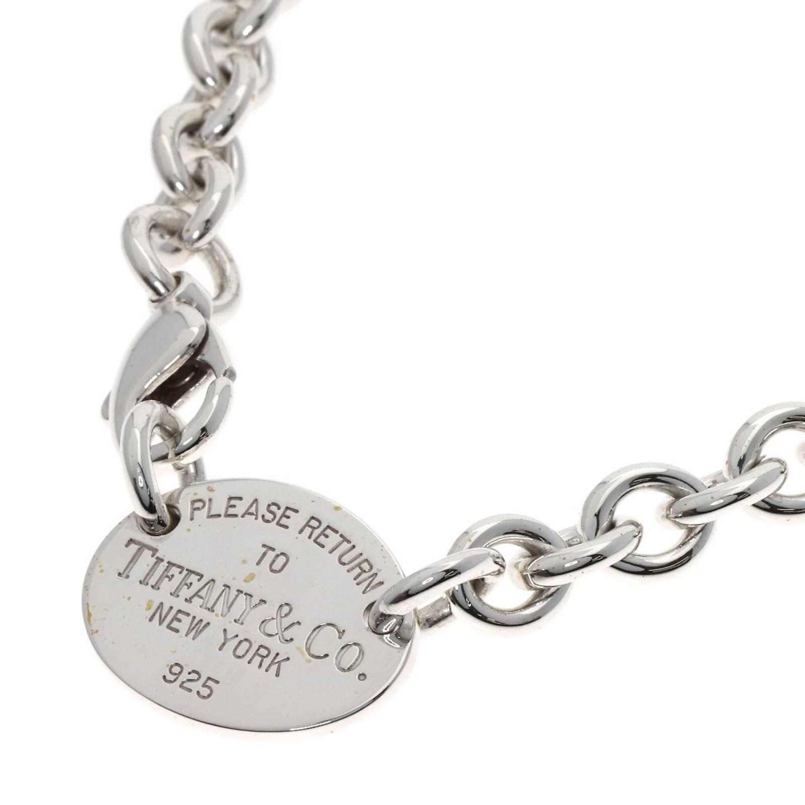 Tiffany & Co. Return to Oval Necklace, Silver, Women's.: Tiffany & Co. Return to Oval Necklace, Silver, Women's. The Tiffany & Co. Return to Oval Necklace in silver features a beautiful oval-shaped pendant with a classic design. This elegant piece boasts a 