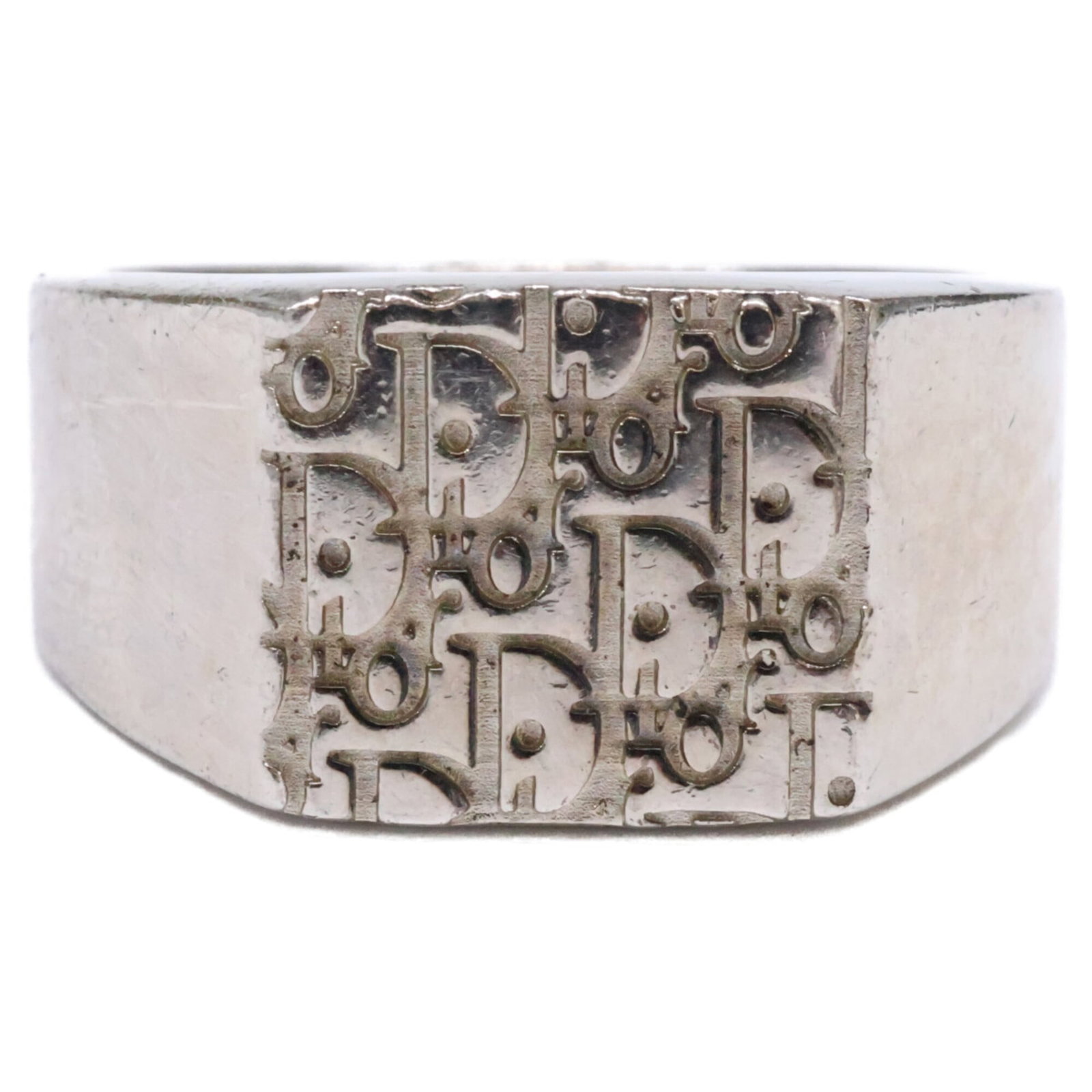 Christian Dior Band Ring Silver 925: Christian Dior Band Ring Silver 925 Silver 925 band ring from Christian Dior features a sleek design with an inner diameter of 19.60mm and a width of 11mm. The ring has been worn and shows traces of