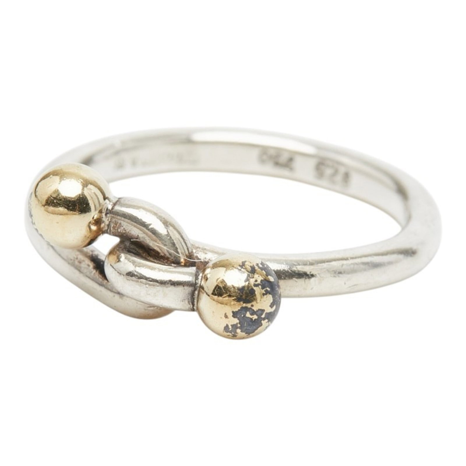 Tiffany Band Ring Silver 925: Tiffany Band Ring Silver 925 Silver 925 Tiffany band ring with a classic design, bearing traces of usage and minor damages. This used band ring remains in acceptable condition for continued wear.