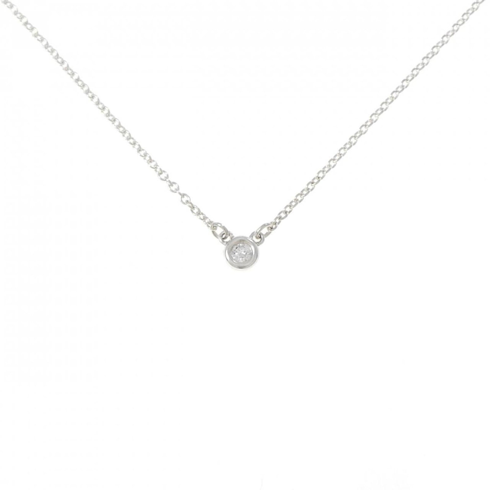Tiffany & Co. By the Yard Necklace: Tiffany & Co. By the Yard Necklace Tiffany & Co.'s By the Yard Necklace boasts a striking silver design featuring a diamond pendant. The necklace's 41 cm circumference and 3.7mm x 3.7mm pendant size
