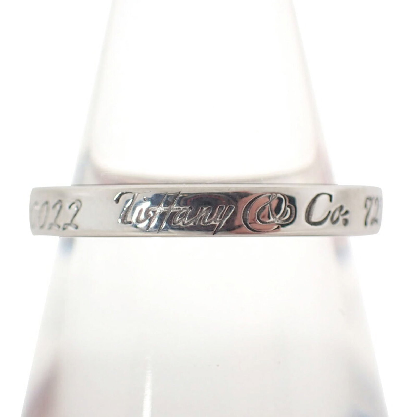 Tiffany Band Ring Sterling Silver 925: Tiffany Band Ring Sterling Silver 925 Sterling silver band ring from Tiffany featuring 925 hallmark. The ring has some scratches and dirt, with only minor signs of usage, still in very good