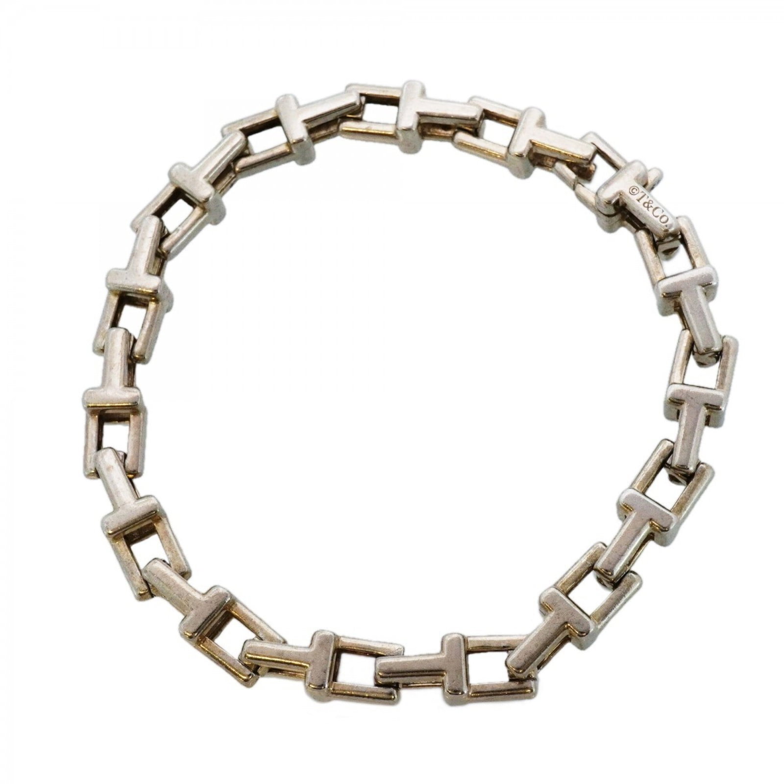 Tiffany Charm Bracelet Silver 925: Tiffany Charm Bracelet Silver 925 Silver 925 Charm Bracelet from Tiffany features a classic design with subtle signs of wear. The bracelet measures 18.5cm in length and showcases a silver finish with 