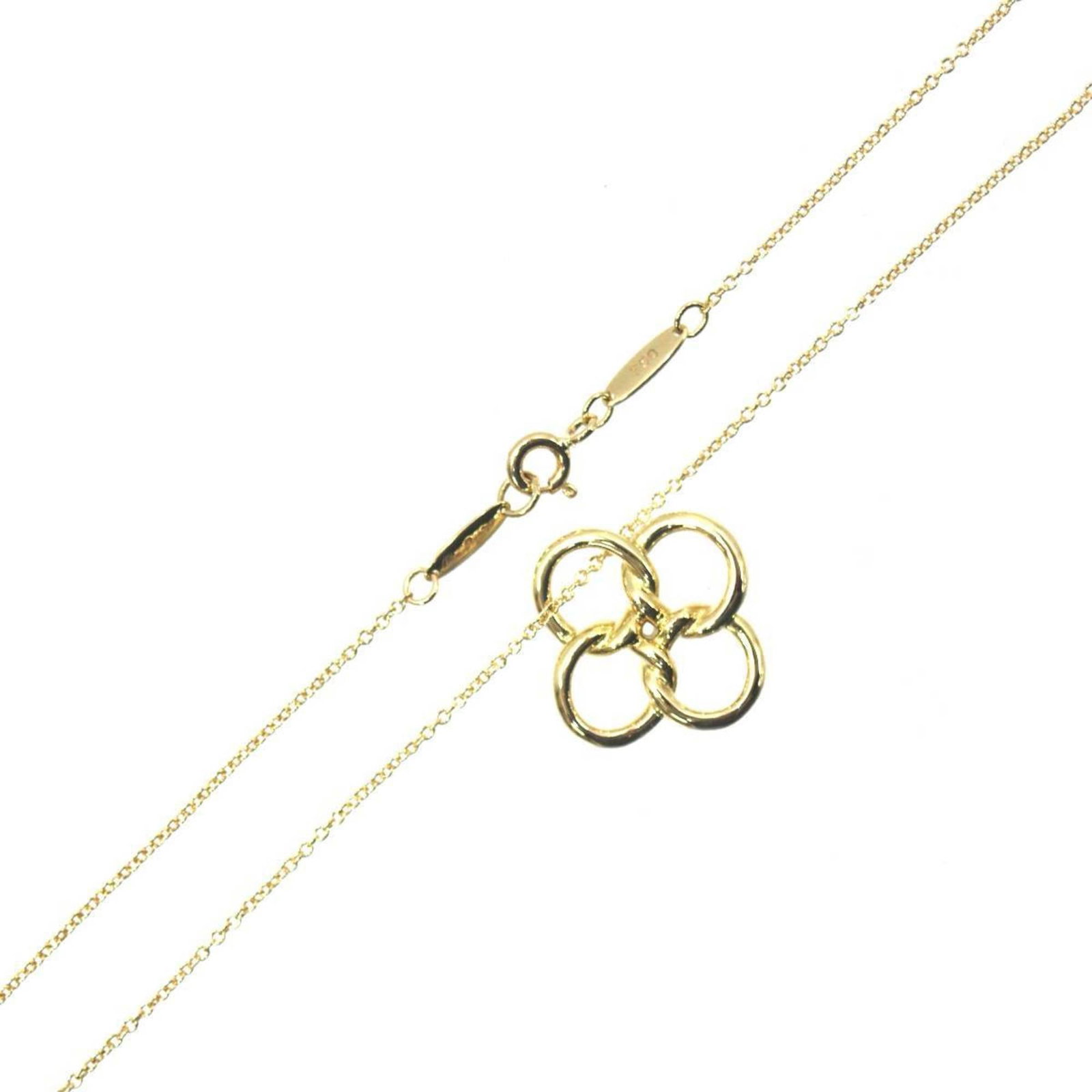 Tiffany & Co. Quadrofolio Clover Necklace, 750, 18k gold, 5.4g: Tiffany & Co. Quadrofolio Clover Necklace, 750, 18k gold, 5.4g The Tiffany & Co. Quadrofolio Clover Necklace boasts an elegant design with intricate details, set against a backdrop of 18k gold.