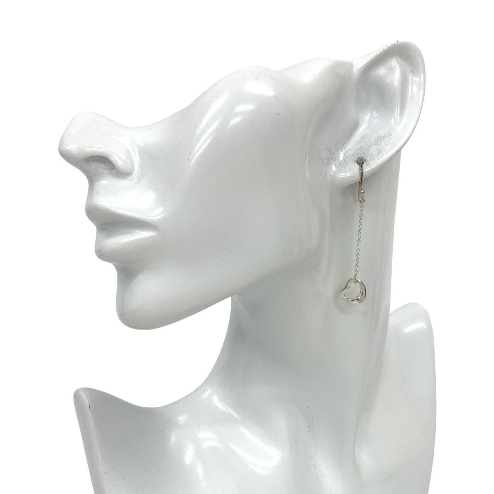 Tiffany Drop Earrings Silver 925: Tiffany Drop Earrings Silver 925 Silver 925 Tiffany Drop Earrings with Traces of Usage. Made from high-quality silver, these drop earrings feature a classic design with a subtle shine. With minor scra
