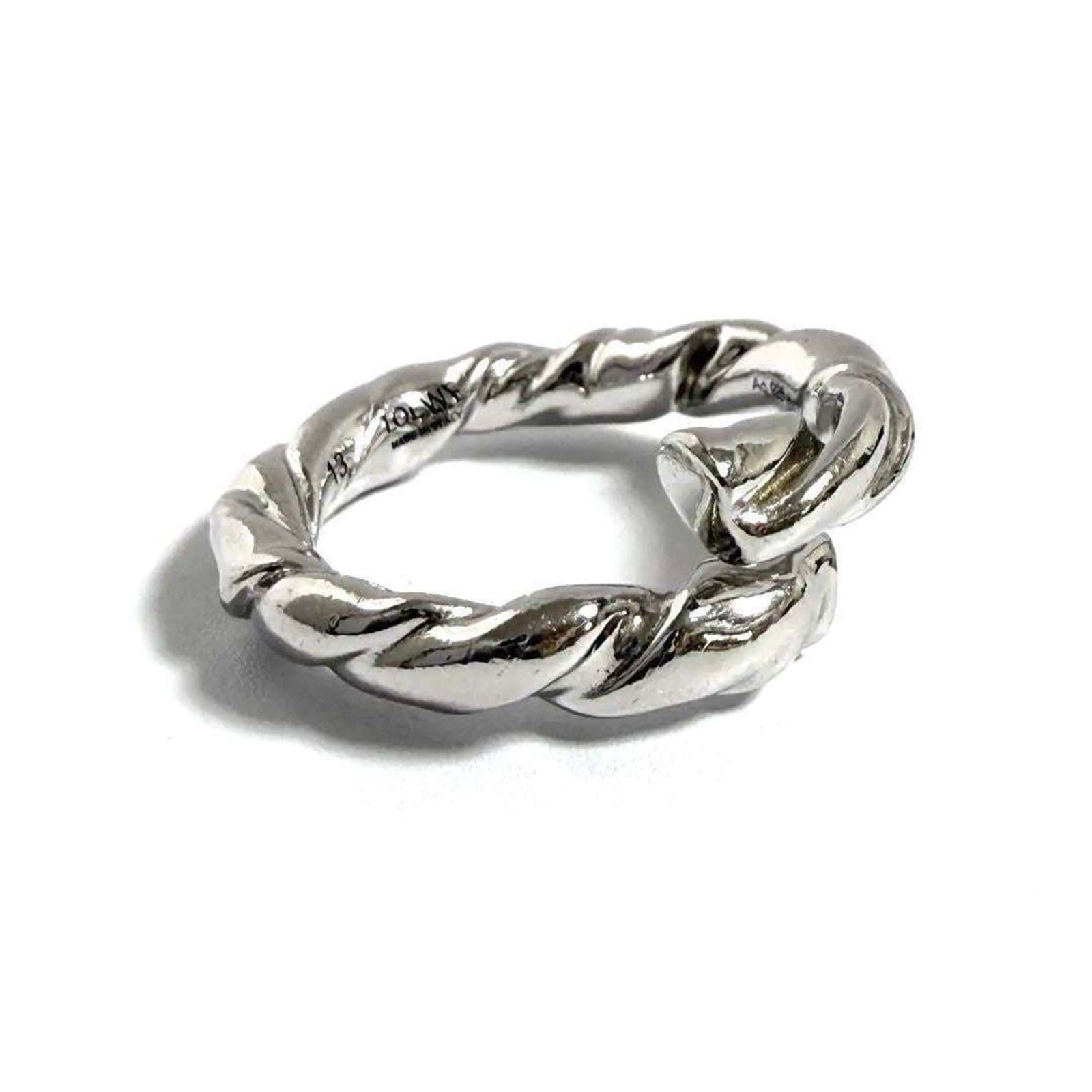 Loewe Band Ring Silver 925: Loewe Band Ring Silver 925 Silver 925 band ring from Loewe with a few traces of usage and minor scratches/dirt. Overall in very good condition, bearing a signature. A used item with signs of wear, sui