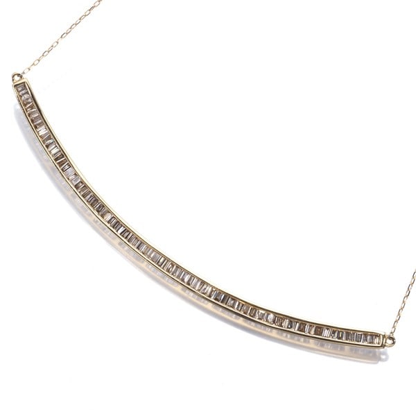 Diamond Tapered-Cut 18K 750 Yellow Gold 1.00Ct Necklace: Diamond Tapered-Cut 18K 750 Yellow Gold 1.00Ct Necklace 18k yellow gold necklace featuring a natural diamond pendant with a tapered-cut design. The 1.00ct diamond is set in a high-quality 18k yellow g