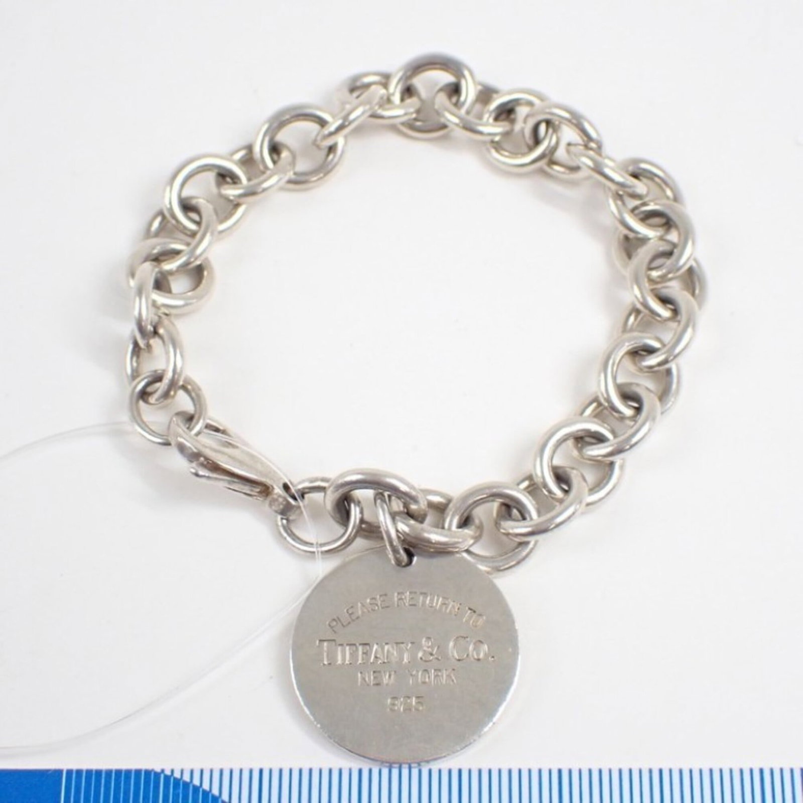 Tiffany Charm Bracelet Silver 925: Tiffany Charm Bracelet Silver 925 Silver 925 Tiffany Charm Bracelet with Traces of Usage. This 18.5cm charm bracelet features silver 925 material and has visible scratches / dirt from previous use.