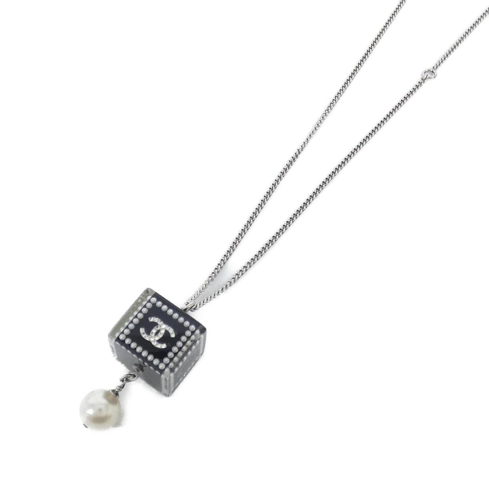 Chanel necklace: Chanel necklace Chanel necklace with a sleek black and silver design, featuring a 35mm x 18mm pendant. Available in sizes to fit necks between 42 cm - 65 cm, this piece showcases the iconic Chanel