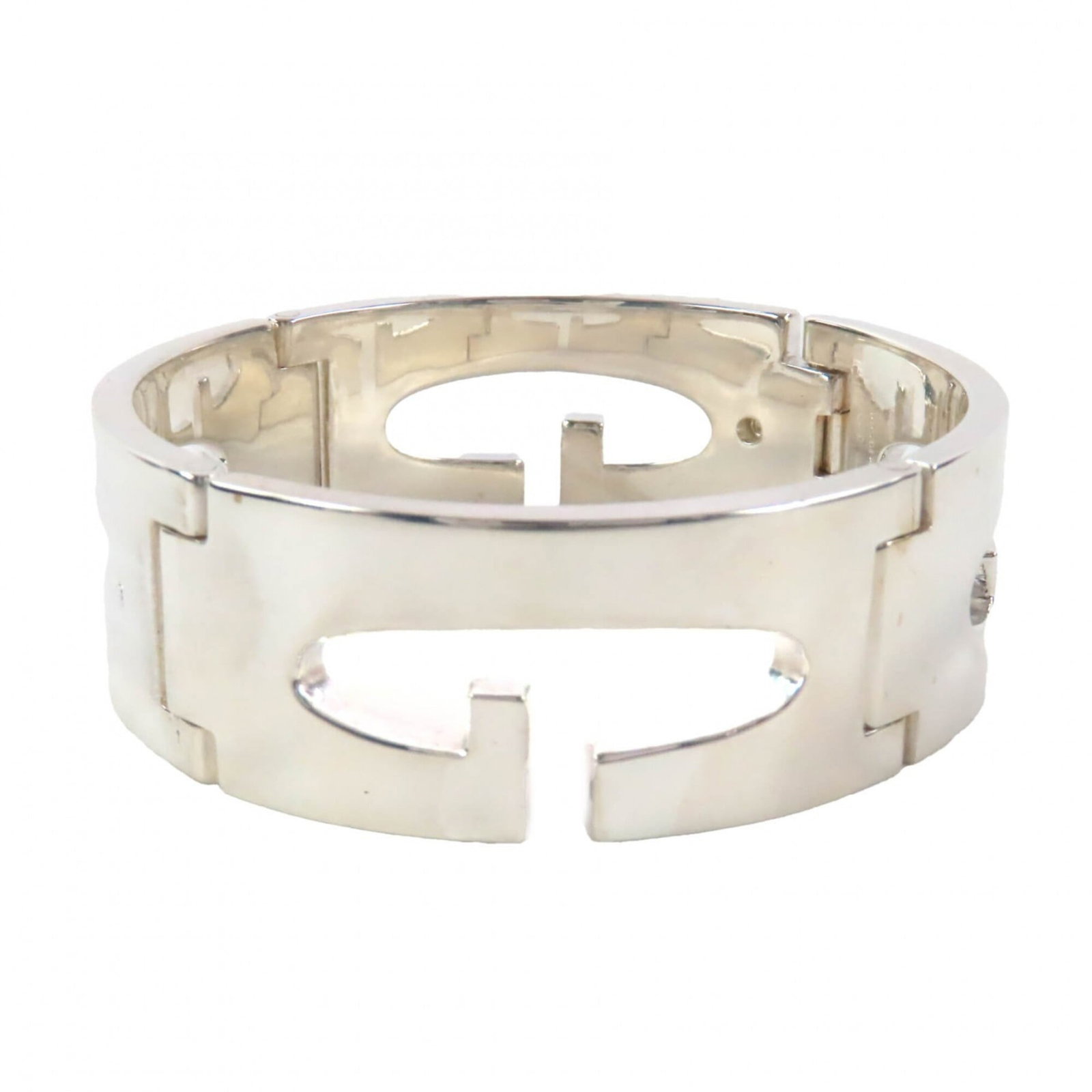 Gucci Charm Bracelet Silver 925: Gucci Charm Bracelet Silver 925 Silver 925 Gucci Charm Bracelet in excellent condition. This women's charm bracelet features a silver 925 material and measures 17cm / 6.69'' in length, with a width