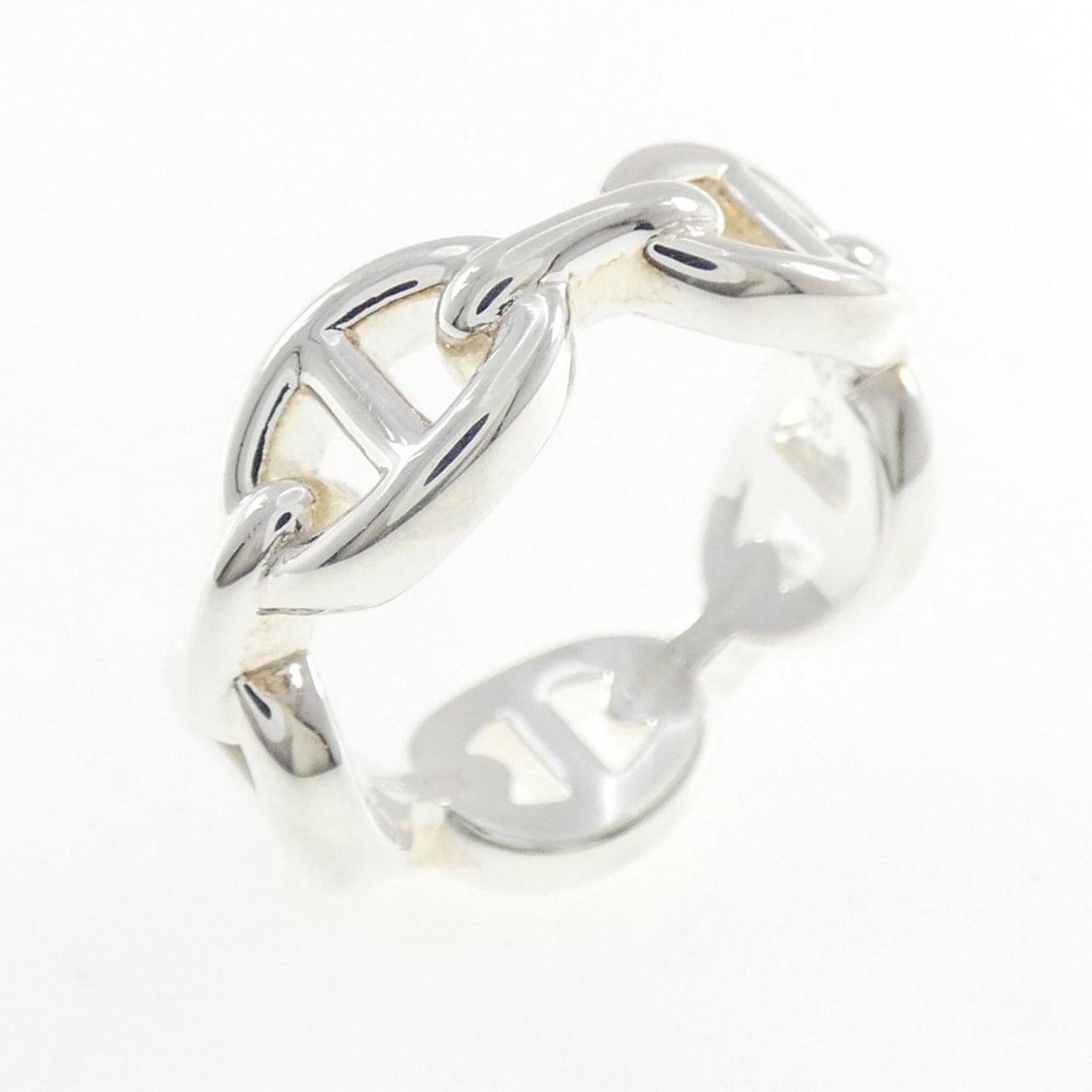 Hermes Band Ring Silver 925: Hermes Band Ring Silver 925 Silver 925 band ring from Hermes, featuring a sleek and modern design. This used item shows hardly any traces of usage and is in like new condition, making it a great optio