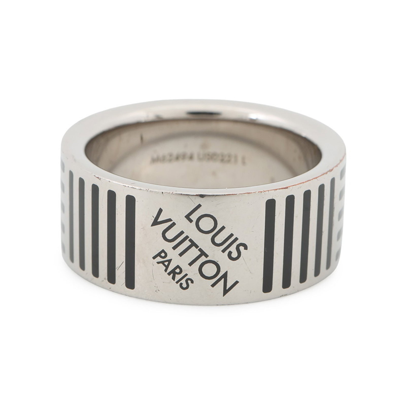 Louis Vuitton Band Ring Metal: Louis Vuitton Band Ring Metal Used Louis Vuitton Band Ring Metal in very good condition, featuring metal construction and a few traces of usage. The ring has some scratches and dirt, but overall remai