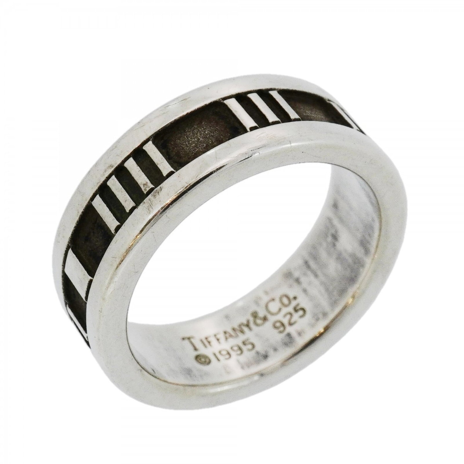 Tiffany Band Ring Silver 925: Tiffany Band Ring Silver 925 Silver 925 Tiffany Band Ring in excellent condition, with minor traces of usage and scratches. This beautiful piece features a classic band design, showcasing the iconic