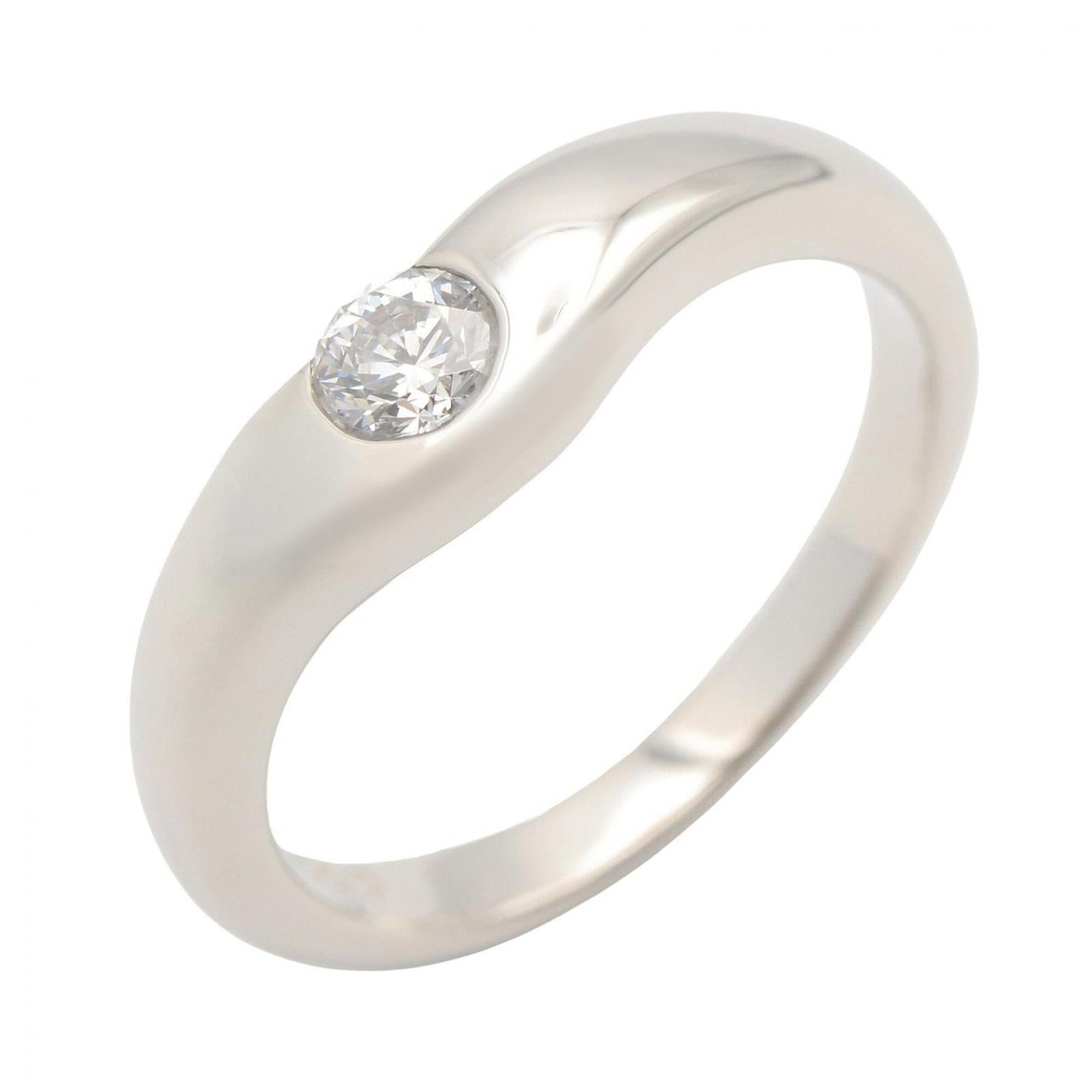 Tiffany Band Ring Platinum 950: Tiffany Band Ring Platinum 950 Platinum 950 Tiffany band ring with clear diamond stone offers a sleek and sophisticated design. This used ring features a few traces of usage, some scratches / dirt, bu