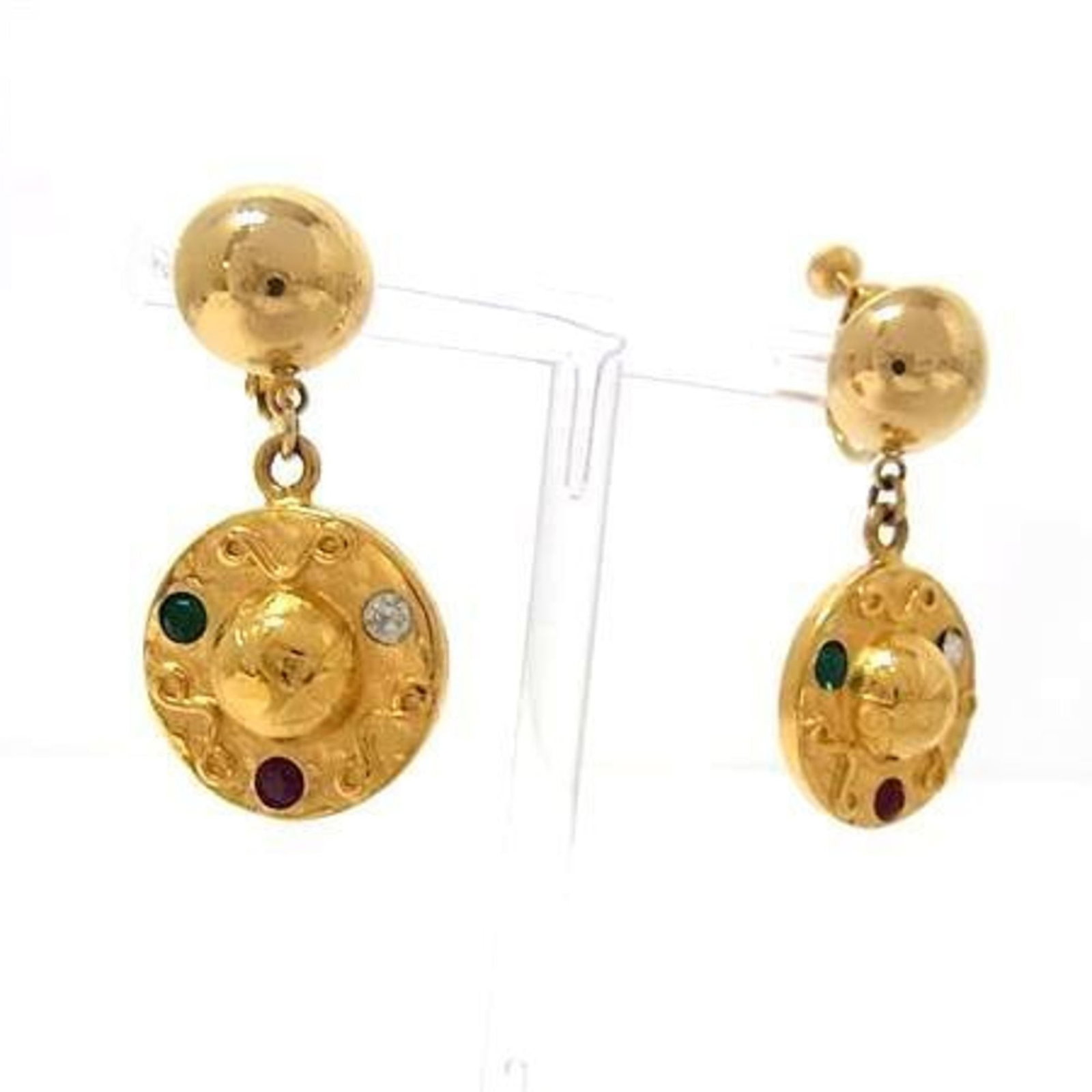 Celine Clip Earrings Metal: Celine Clip Earrings Metal The Celine Clip Earrings Metal are a stylish gold clip earring featuring a color stone. Made from metal, these earrings have a size of 20.00mm x 20.00mm and show some minor 
