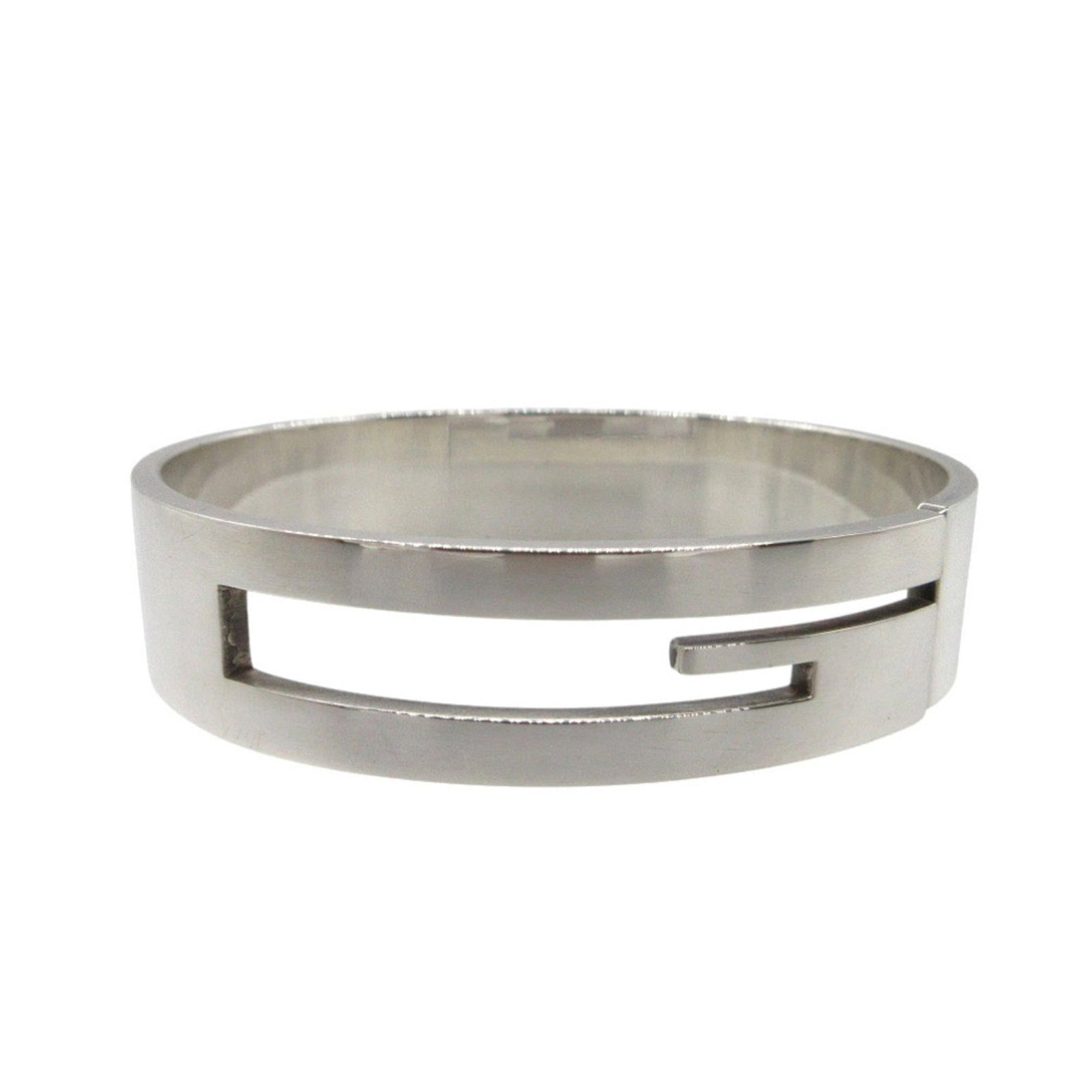 Gucci Bangle Silver 925: Gucci Bangle Silver 925 Silver 925 Gucci Bangle with Traces of Usage and Scratches. This men's bangle features a silver finish and measures 20cm in length. The item shows signs of previous use,