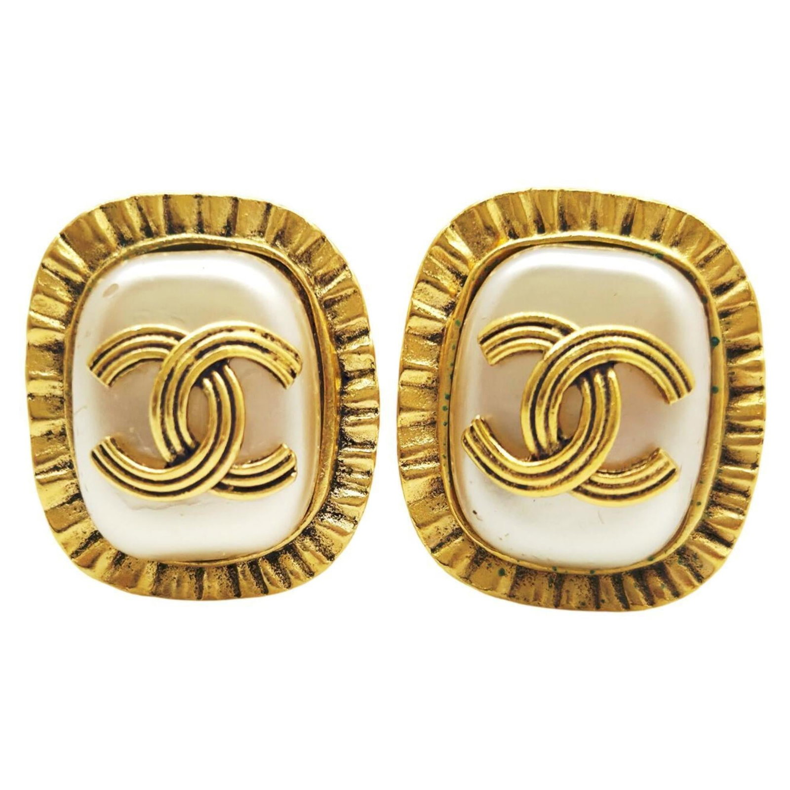 Chanel Clip Earrings Gold Plating: Chanel Clip Earrings Gold Plating Chanel Clip Earrings Gold Plating are available for purchase. These gold-plated clip earrings feature a classic design and are made from durable materials. They have