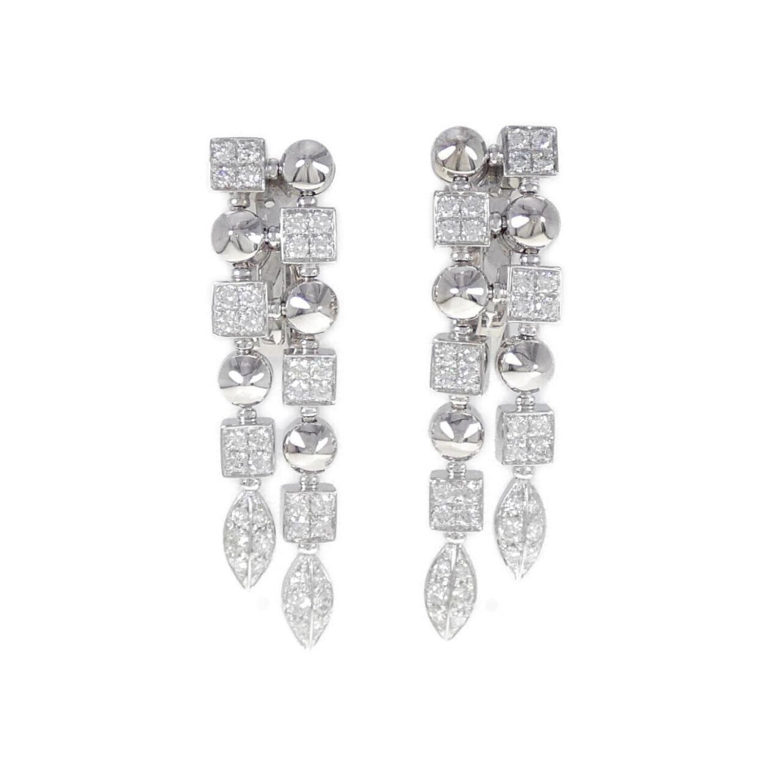 Bvlgari Clip Earrings White Gold (18K): Bvlgari Clip Earrings White Gold (18K) Bvlgari Clip Earrings White Gold (18K) are crafted from high-quality white gold with a subtle sparkle. Featuring a diamond stone, these elegant earrings