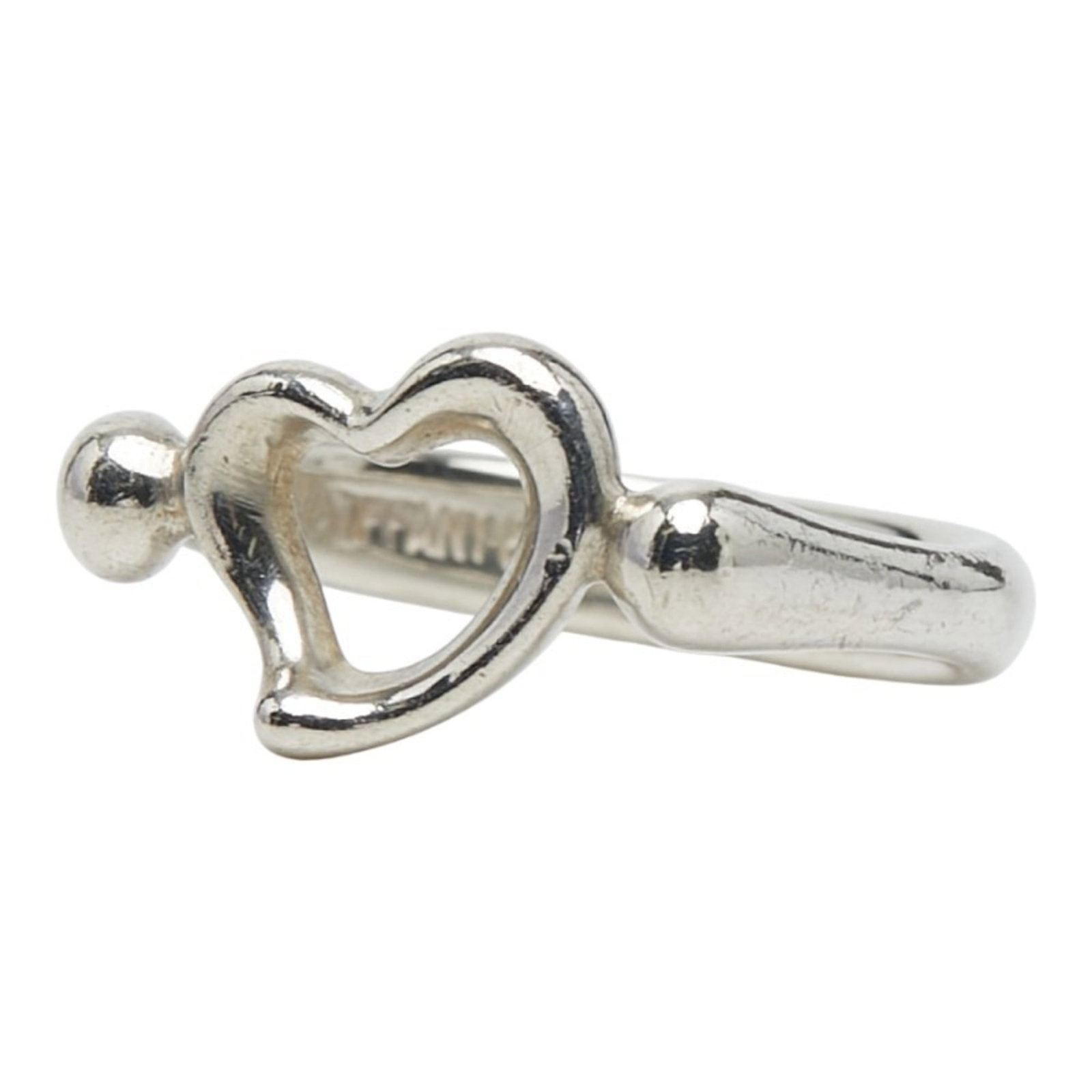 Tiffany Band Ring Silver 925: Tiffany Band Ring Silver 925 Silver 925 band ring from Tiffany, featuring a classic design with subtle wear and minor scratches. This used ring weighs 2.8g and measures US size 3.5, bearing a silver