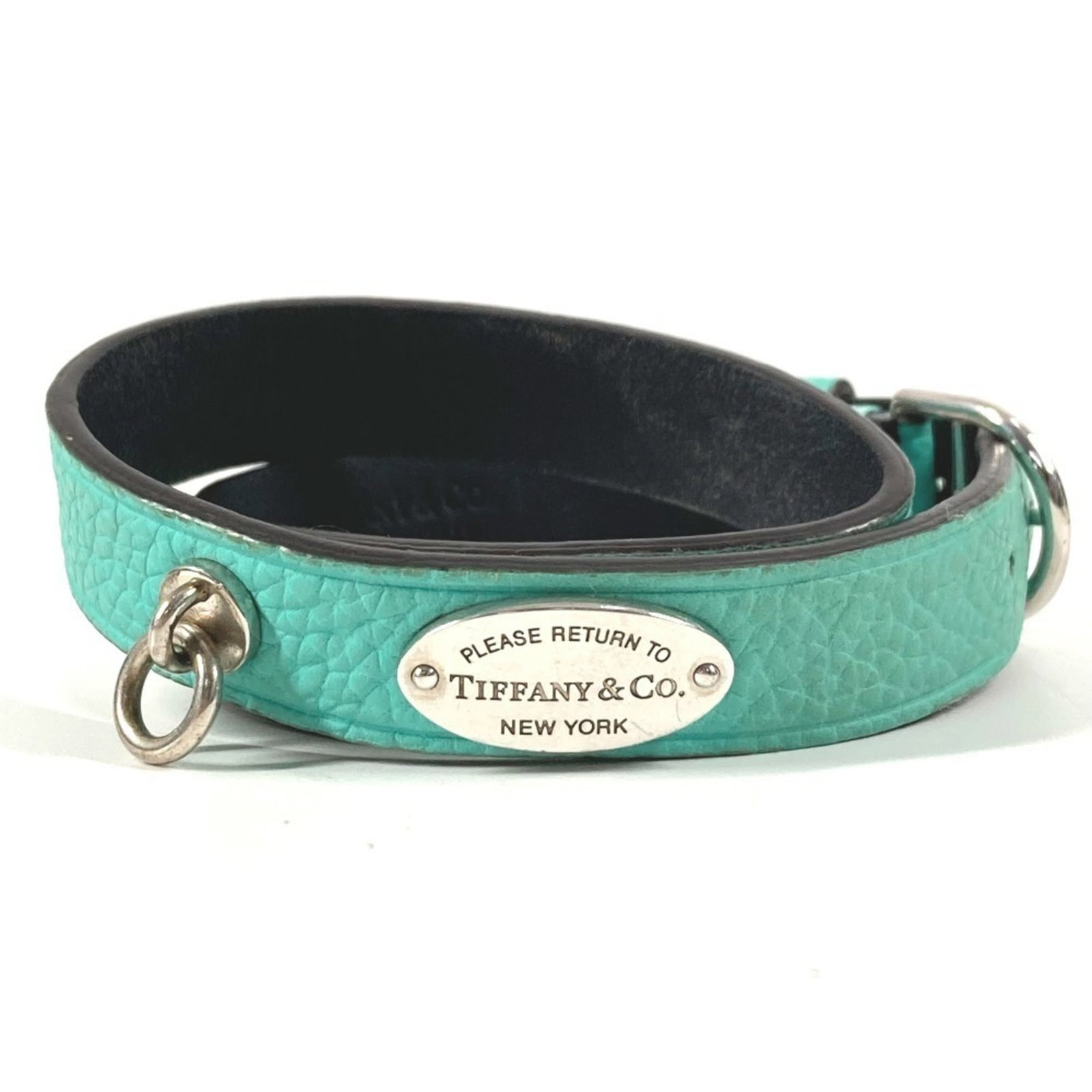 Tiffany Charm Bracelet Leather: Tiffany Charm Bracelet Leather Tiffany charm bracelet leather in blue and silver, with a total length of 37cm. The item has traces of usage, scratches, and dirt, indicating it's been worn before, but 