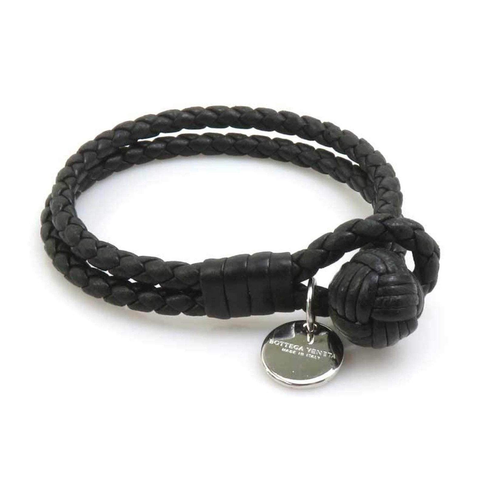Bottega Veneta Charm Bracelet Leather: Bottega Veneta Charm Bracelet Leather Bottega Veneta Charm Bracelet Leather is a used charm bracelet made from leather, featuring black color and measuring 17.5cm in length. The item shows traces of u