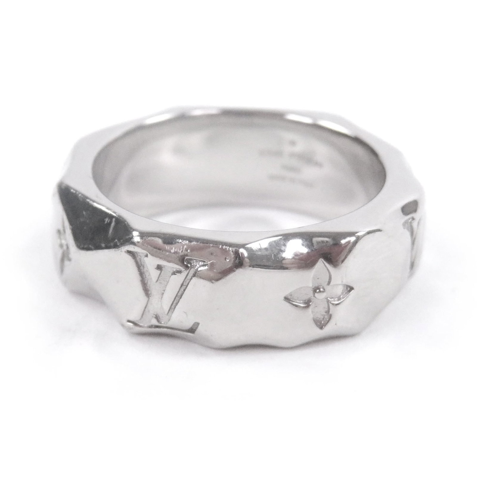 Louis Vuitton Band Ring: Louis Vuitton Band Ring Silver Louis Vuitton Band Ring with a width of 7mm and an us size of 10. This band ring features a classic design with a few traces of usage, some scratches and dirt visible,