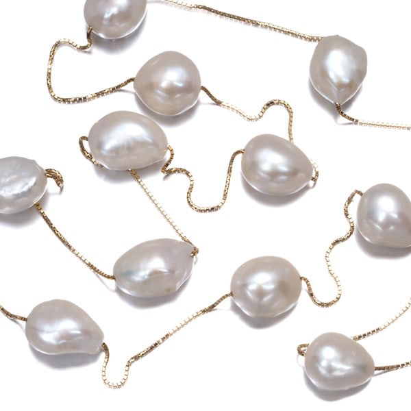 Pearl Baroque Necklace 9.8-11Mm Long 18K 750 Yellow Gold: Pearl Baroque Necklace 9.8-11Mm Long 18K 750 Yellow Gold The TASAKI Pearl Baroque Necklace boasts an elegant 9.8-11mm long cultured pearl set in 18k yellow gold, creating a sophisticated and