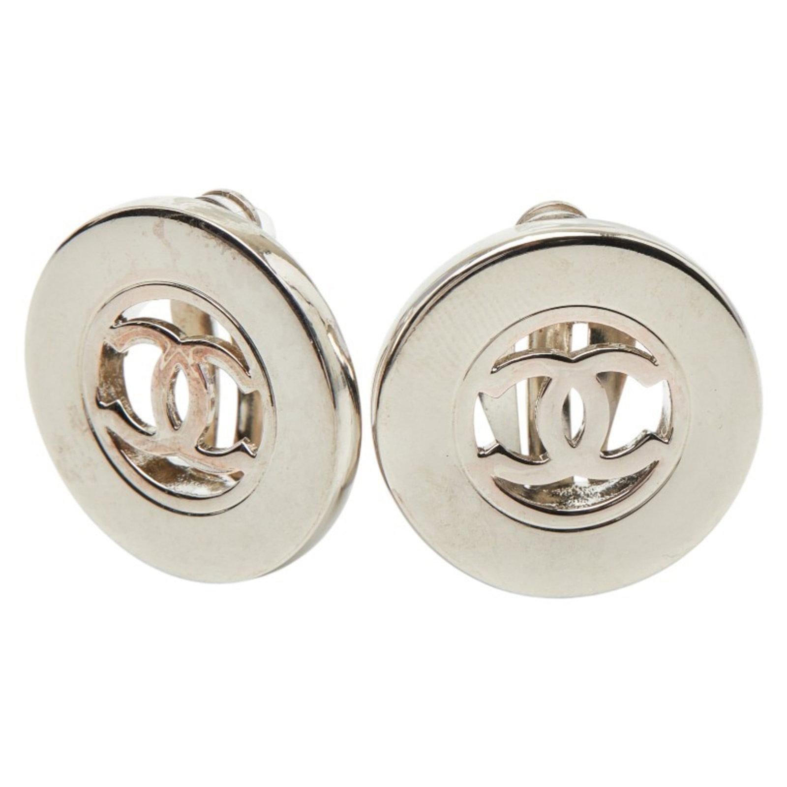 Chanel Clip Earrings Metal: Chanel Clip Earrings Metal Chanel Clip Earrings Metal are a stylish accessory for women. Made from metal and available in silver, these clip earrings feature a sleek design with a size of 22.50mm x 22