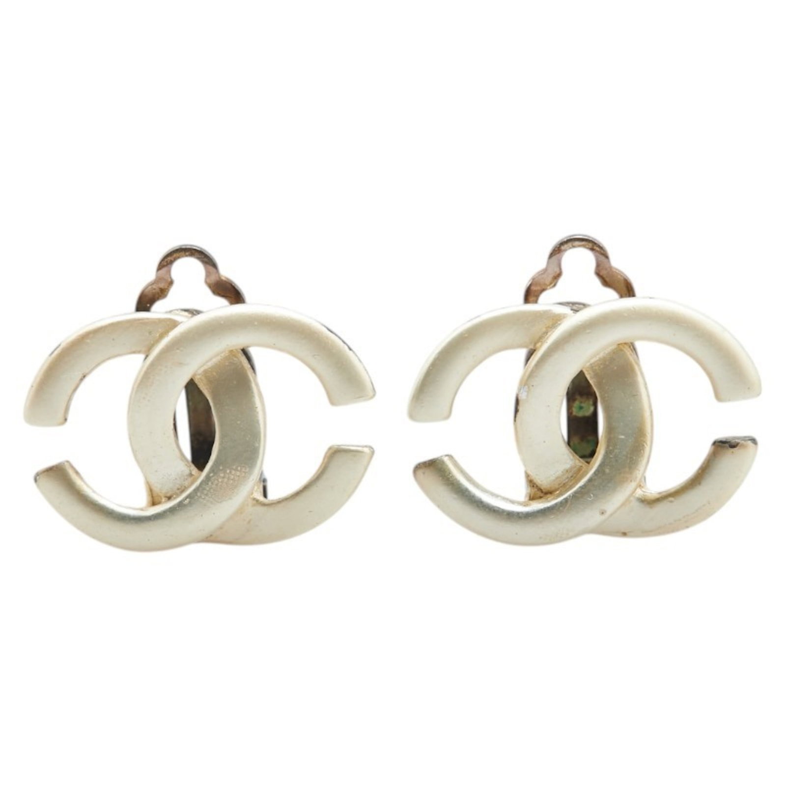 Chanel Clip Earrings: Chanel Clip Earrings Chanel Clip Earrings in White - A timeless and elegant accessory, these clip earrings feature a crisp white finish. Measuring 14.00mm x 19.60mm, they are a compact yet stylish