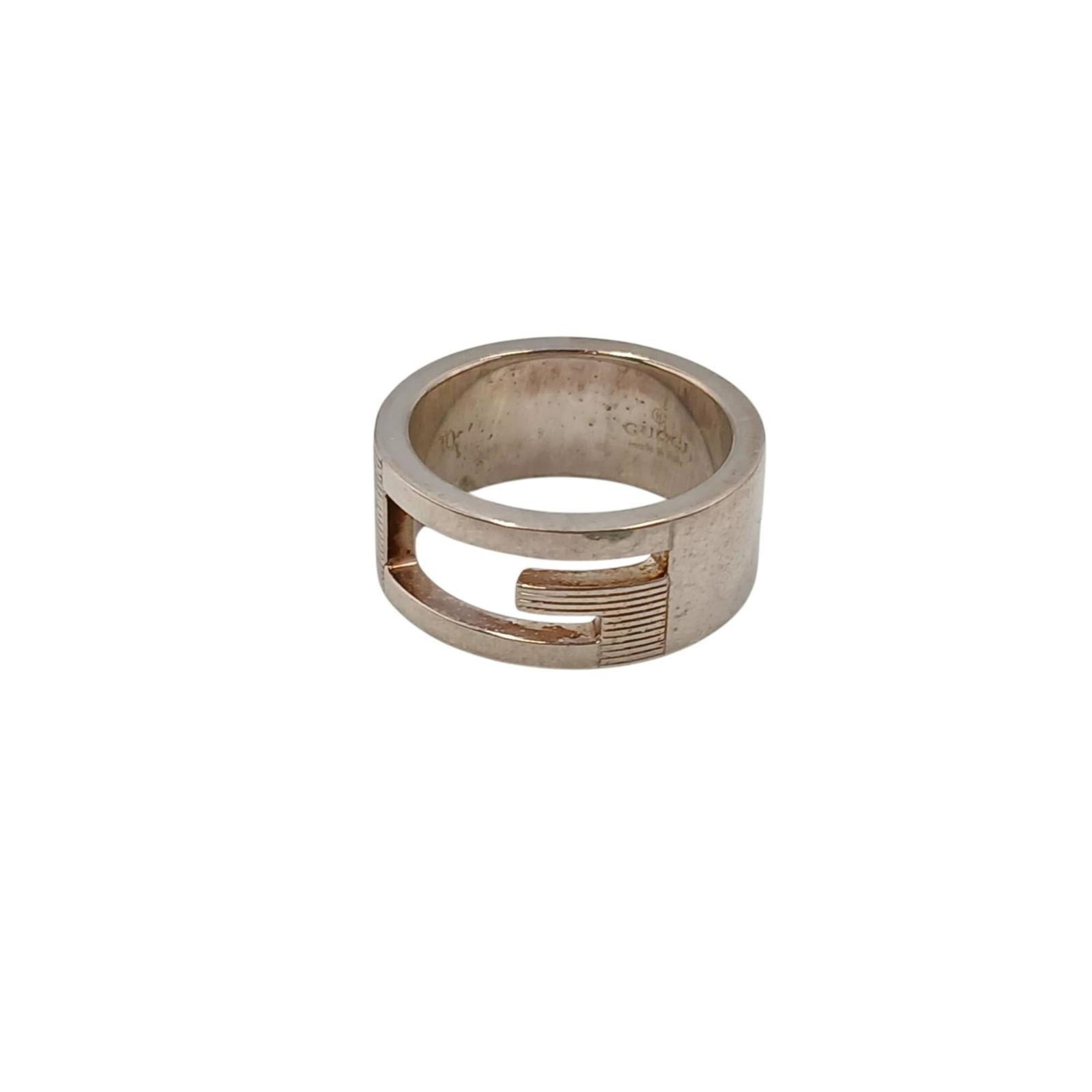 Gucci Band Ring Silver 925: Gucci Band Ring Silver 925 The Gucci Band Ring Silver 925 boasts sleek design and durable construction, crafted from high-quality silver 925 material. With its classic band style, this ring is