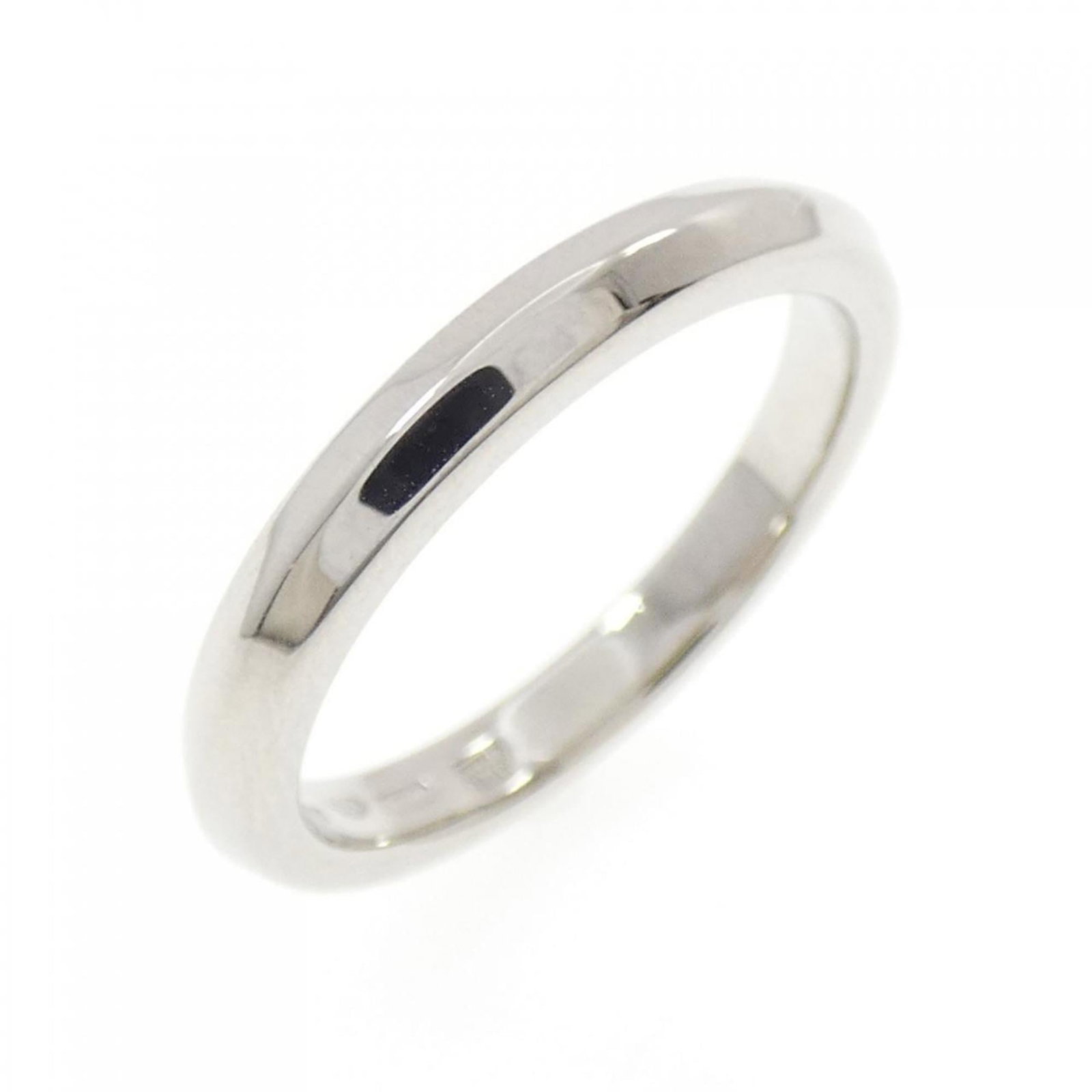 Bvlgari Band Ring Platinum 950: Bvlgari Band Ring Platinum 950 Platinum 950 Bvlgari Band Ring in excellent condition, featuring a sleek design with a subtle width of 2.8mm and weighing 6.1g. This luxurious ring boasts the iconic