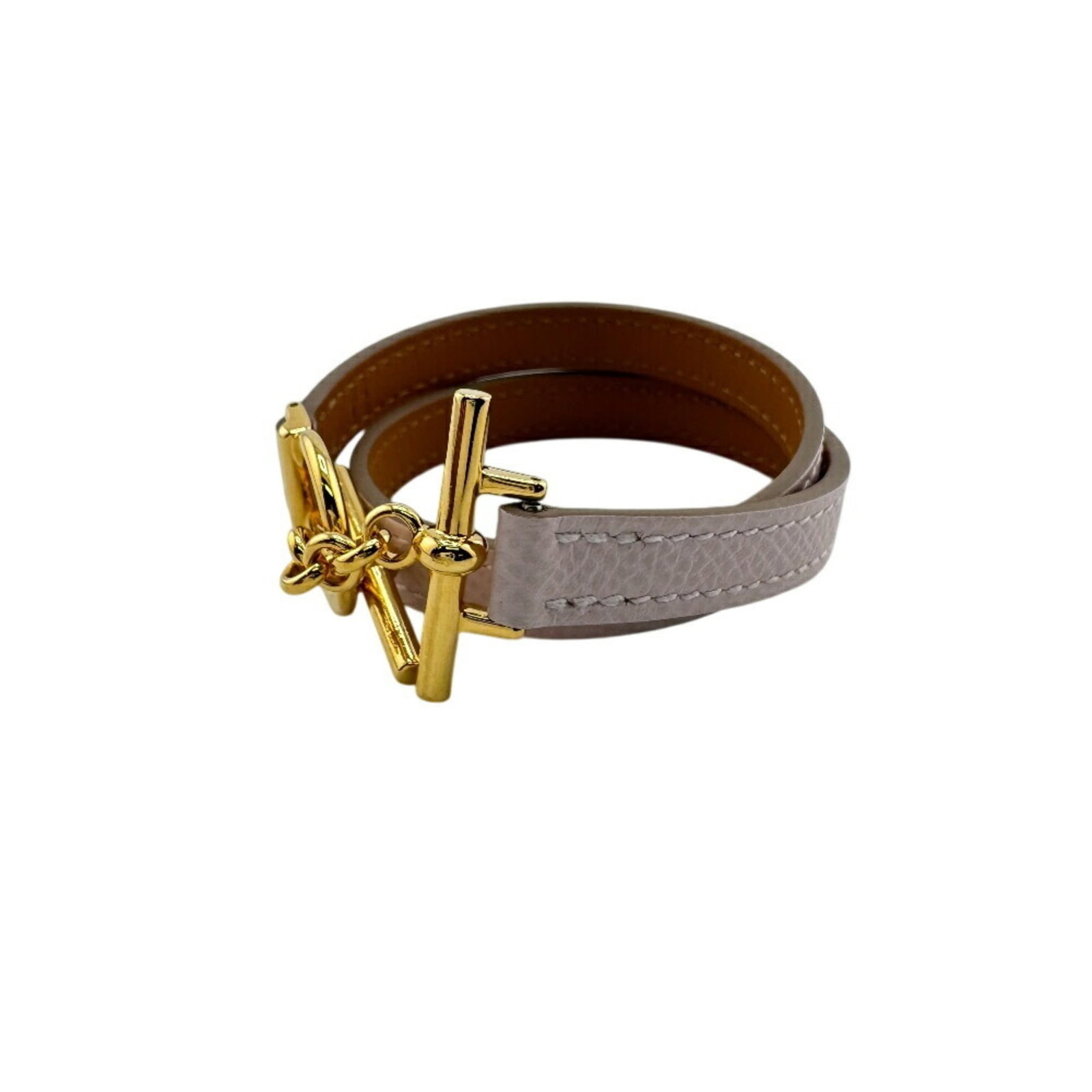 Hermes Charm Bracelet Leather: Hermes Charm Bracelet Leather Charm bracelet from luxury brand Hermes, crafted in high-quality leather with a soft pink hue. Measuring 18cm in length, this mint condition piece boasts a timeless