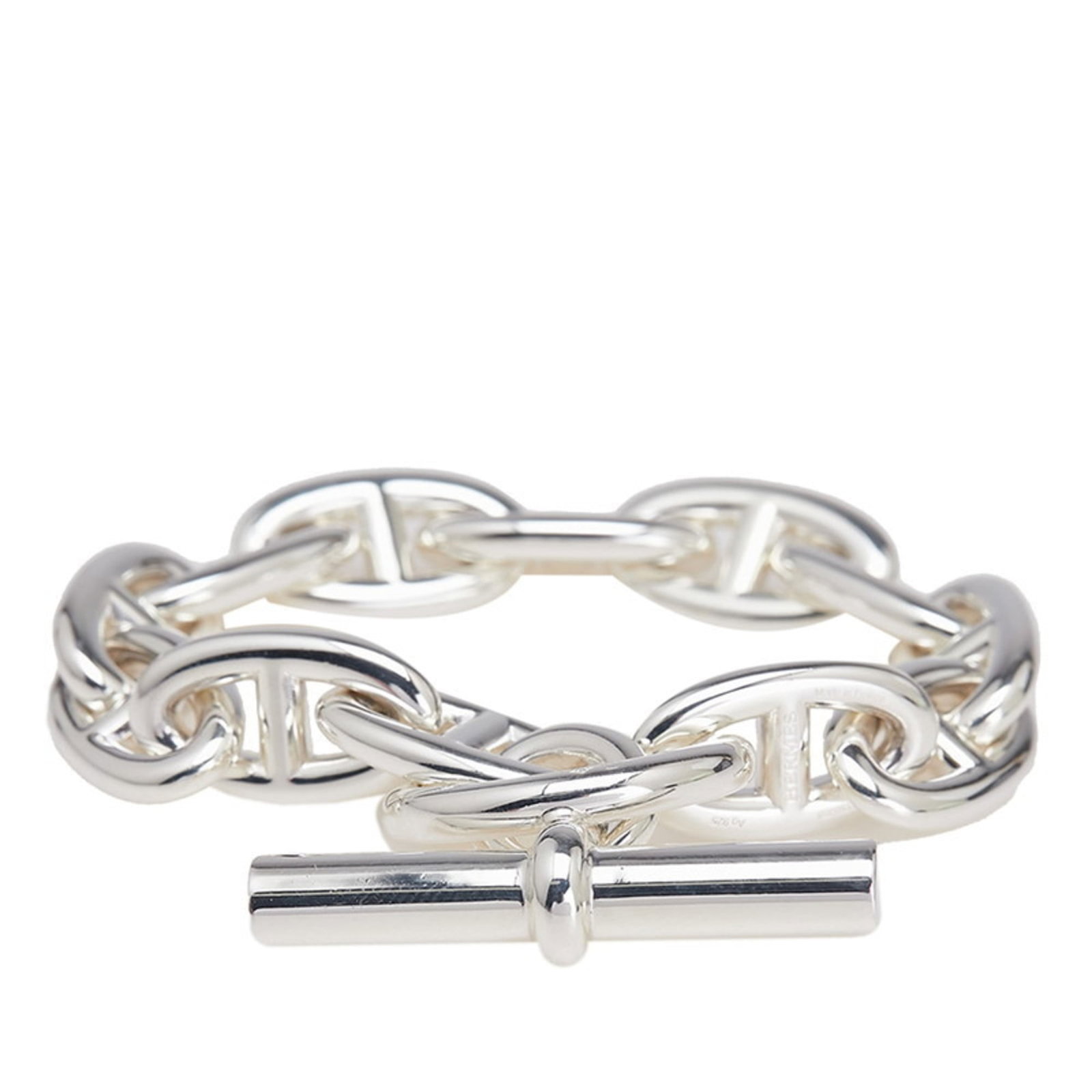Hermes Charm Bracelet Silver 925: Hermes Charm Bracelet Silver 925 Silver 925 Charm Bracelet from Hermes features a few traces of usage and some minor scratches/dirt. Overall in very good condition, this used charm bracelet boasts its