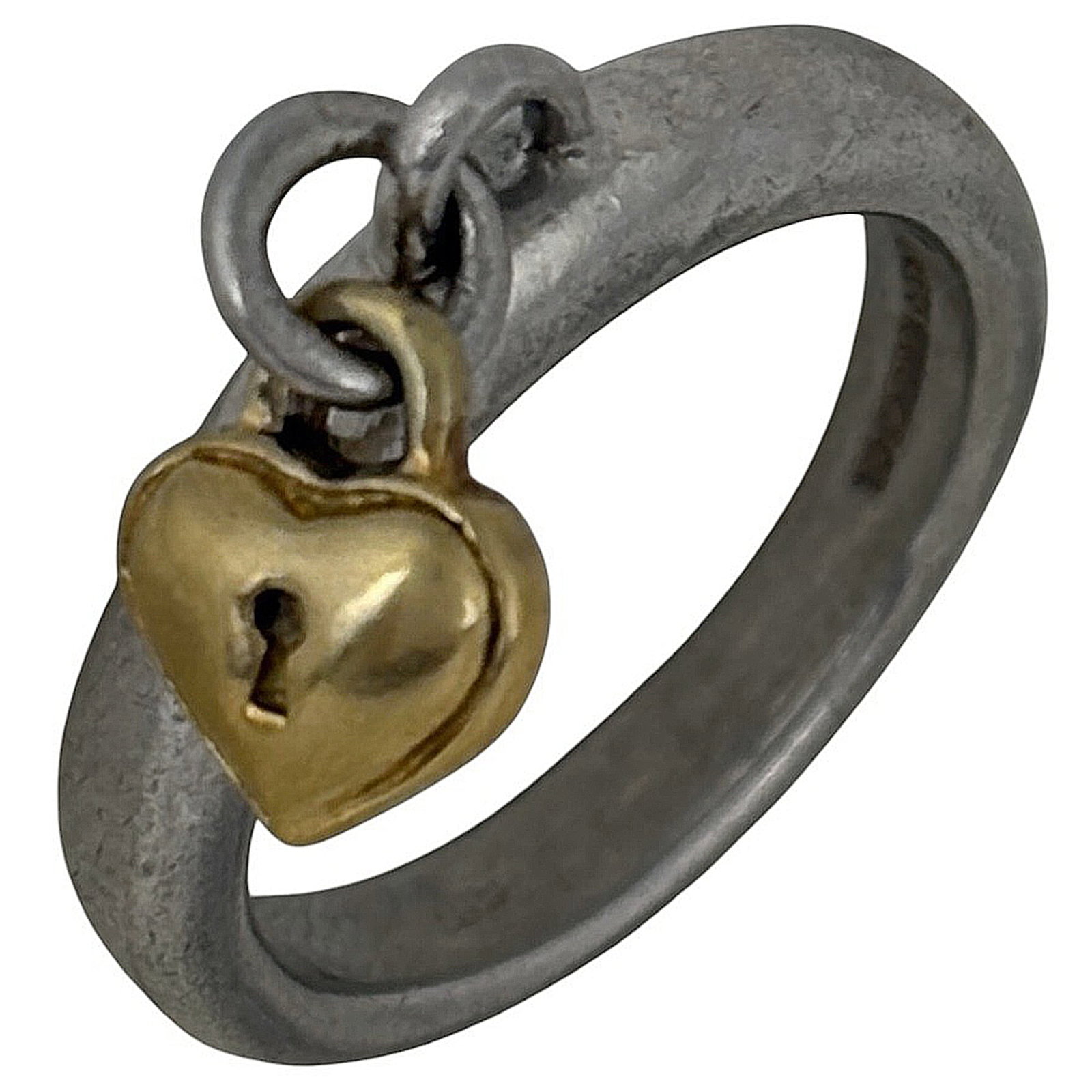 Tiffany Band Ring Silver 925: Tiffany Band Ring Silver 925 Silver 925 Tiffany band ring with a classic design, bearing traces of usage and minor damages. This pre-owned piece remains in acceptable condition for continued wear,