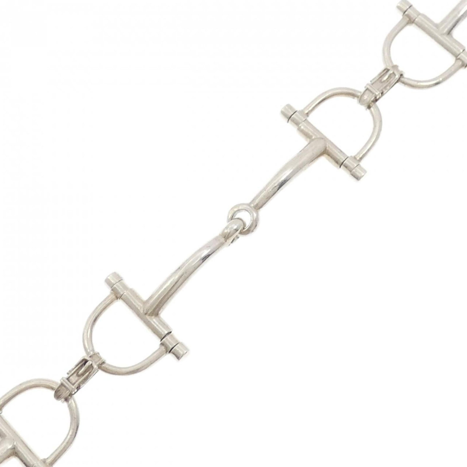Hermes Charm Bracelet: Hermes Charm Bracelet This Herm?s charm bracelet boasts an elegant 18cm length and features a subtle, used condition with traces of usage. Despite minor damages and dirt, the piece remains in acceptab