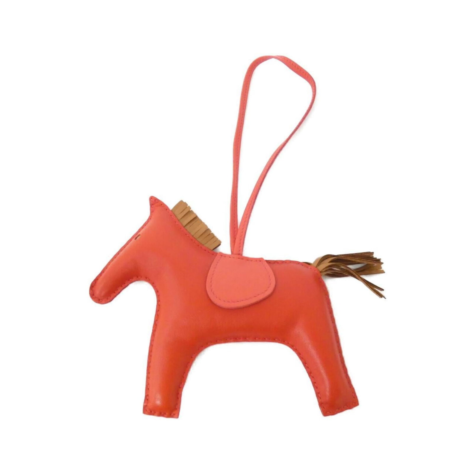Hermes Handbag Charm Agneau Milo: Hermes Handbag Charm Agneau Milo Agneau Milo, a vibrant red material, gives this Hermes Handbag Charm its distinctive color. Made from Agneau Milo, a high-quality material, and featuring a chain lengt