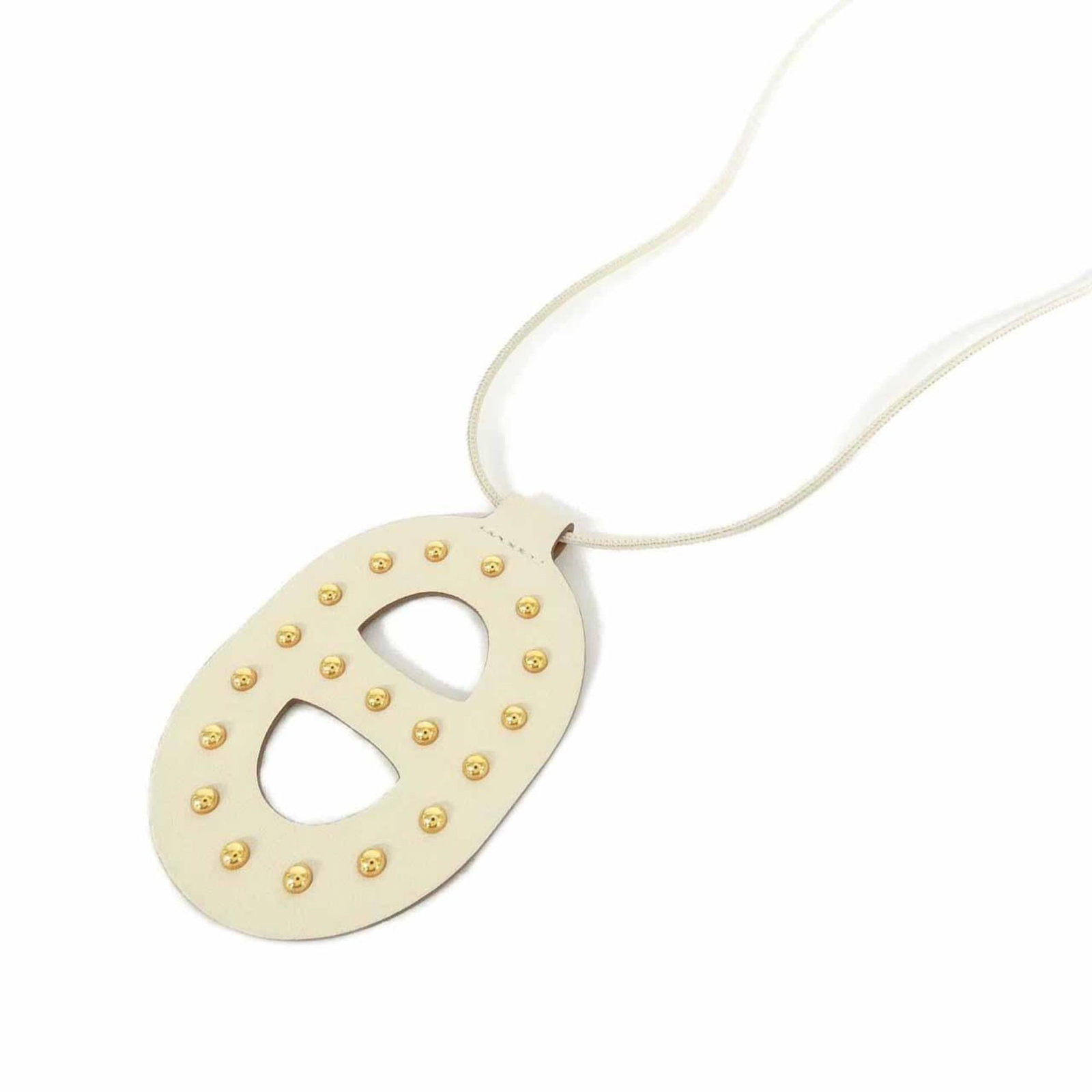 Hermes Chaine d'Ancre GM 010652CD Necklace: Hermes Chaine d'Ancre GM 010652CD Necklace Swift leather necklace from Herm?s, featuring a Chaine d'Ancre design. The pendant measures 92mm x 62mm and is set against an adjustable chain with a circumf