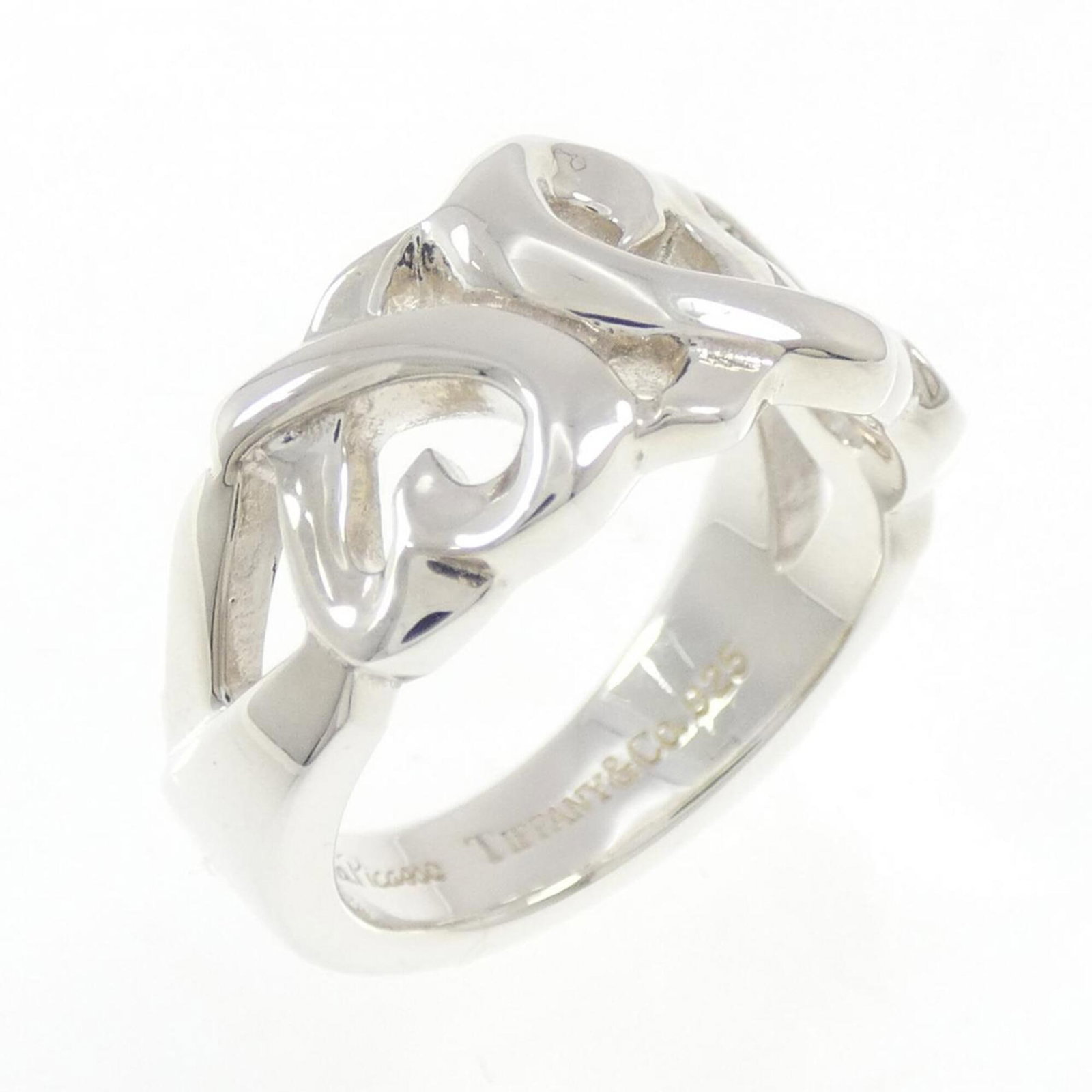 Tiffany Band Ring Silver 925: Tiffany Band Ring Silver 925 Silver band ring from Tiffany featuring 925 sterling silver material. The ring has some minor scratches and dirt, but remains in very good condition overall. A few traces