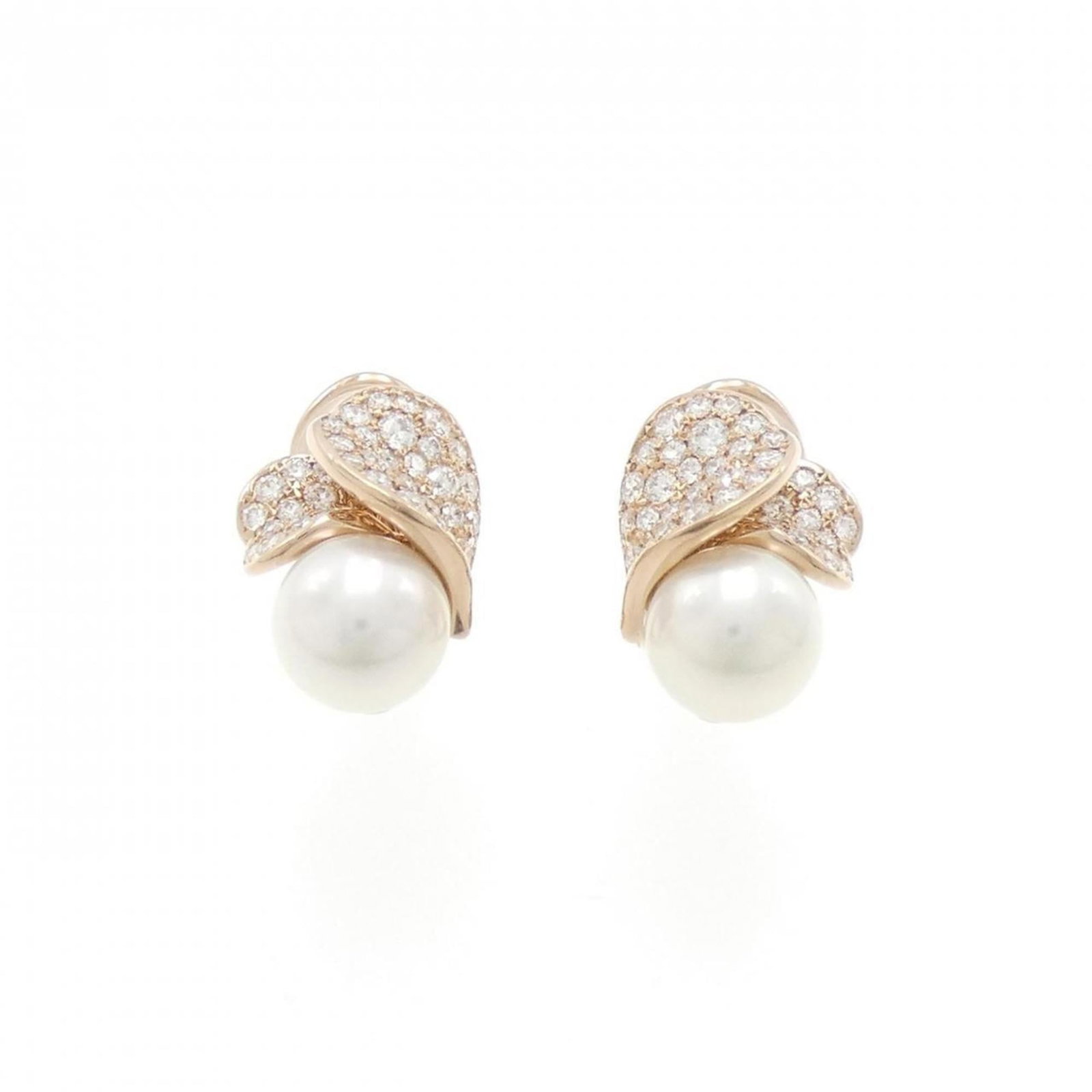 Mikimoto Clip Earrings Pink Gold (18K): Mikimoto Clip Earrings Pink Gold (18K) Mikimoto Clip Earrings in Pink Gold (18K) feature a striking diamond stone measuring 15.40mm x 10.90mm, adding a touch of elegance to any outfit. The earrings