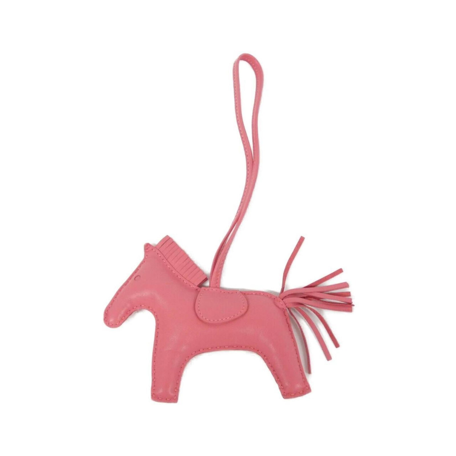 Hermes Handbag Charm Agneau Milo: Hermes Handbag Charm Agneau Milo Agneau Milo Handbag Charm from Hermes features a unique design with a few traces of usage, some scratches and dirt visible. Despite showing signs of wear, this charm