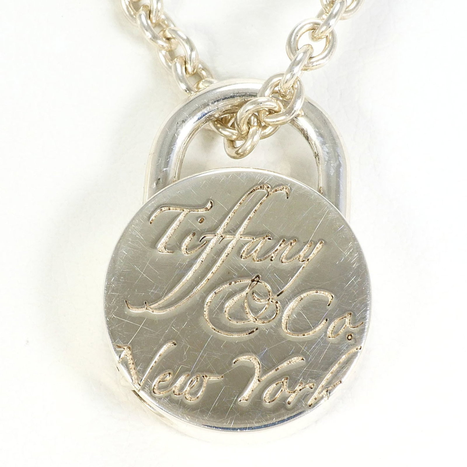 Tiffany & Co. 925 Sterling Silver Necklace, Approx. 45cm, Total Weight: 16.8g, Like New: Tiffany & Co. 925 Sterling Silver Necklace, Approx. 45cm, Total Weight: 16.8g, Like New Tiffany & Co.'s sterling silver necklace boasts a sleek design with a 20mm x 14mm pendant, suspended from a