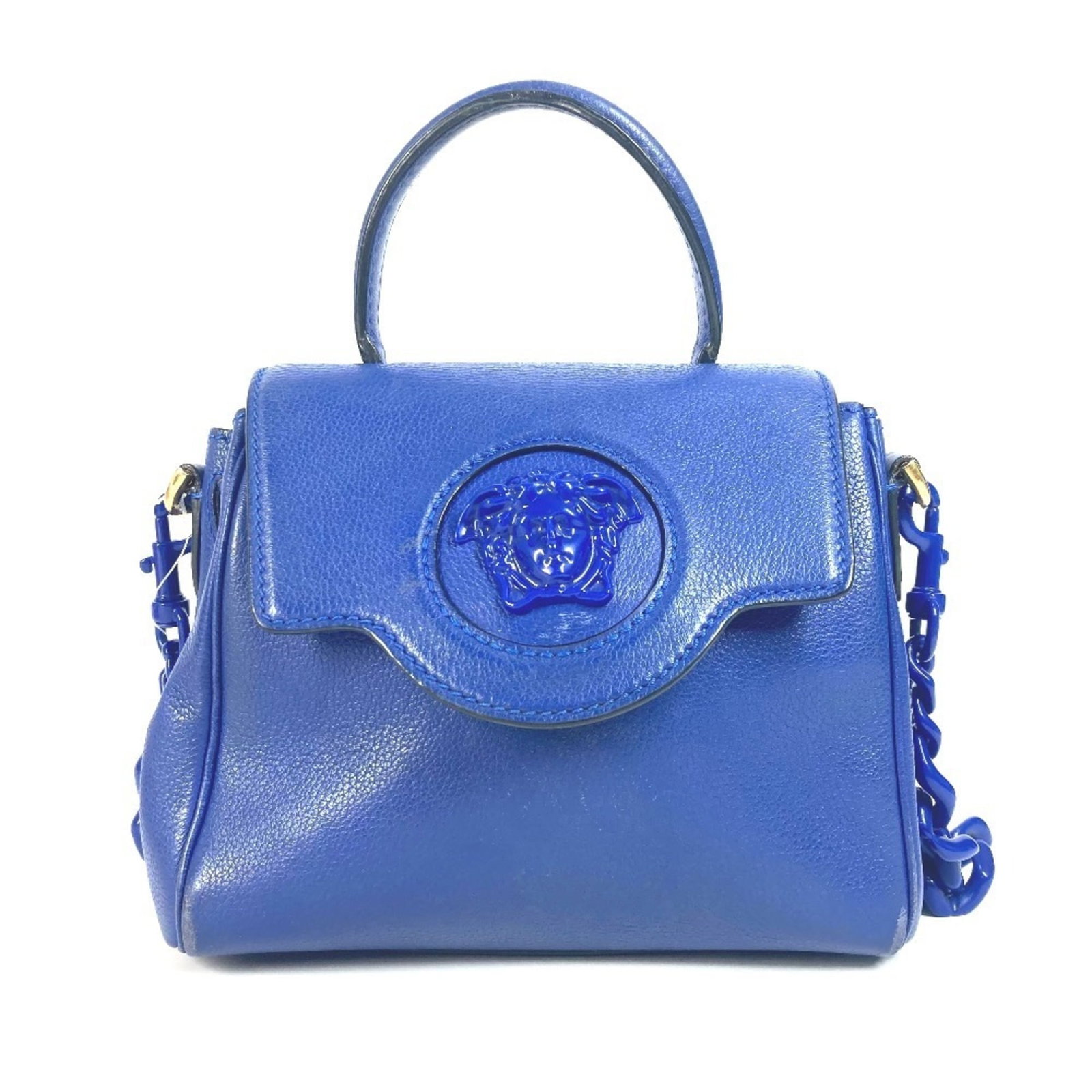 Versace Handbag Shoulder Bag Leather: Versace Handbag Shoulder Bag Leather This stunning Versace leather shoulder bag boasts a vibrant blue hue and sleek design. Measuring 17.5cm x 20.5cm x 9cm, its compact size makes it perfect for every
