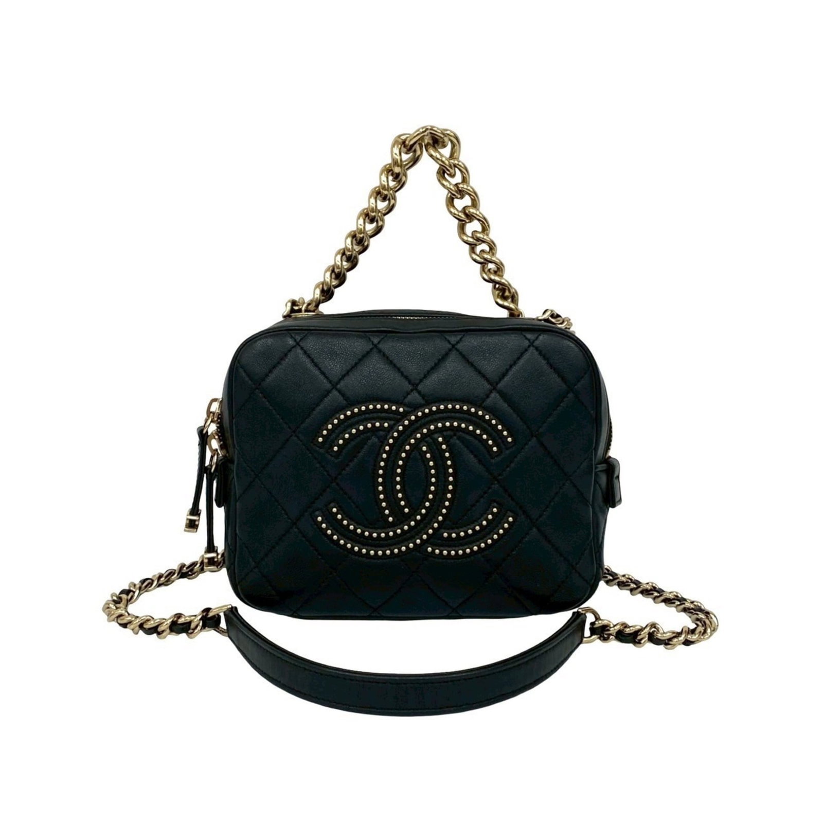Chanel Handbag Shoulder Bag Leather: Chanel Handbag Shoulder Bag Leather This black leather Chanel shoulder bag features a classic design with a timeless silhouette. With its 14cm x 18cm x 7.5cm dimensions and used condition, this bag ha