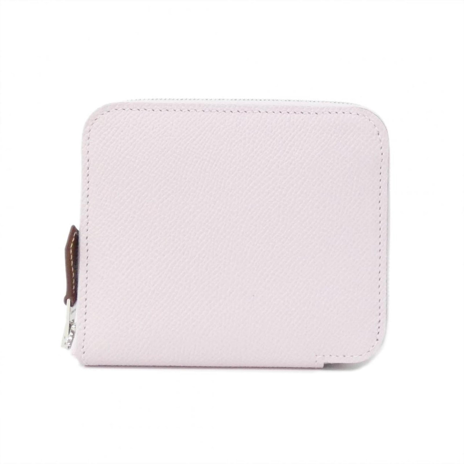 Hermes Wallet (Bi-Fold) Epsom Leather Silk: Hermes Wallet (Bi-Fold) Epsom Leather Silk The Hermes Wallet (Bi-Fold) Epsom Leather Silk boasts understated elegance with its sleek silver color and premium epsom leather construction. This bi-fold w