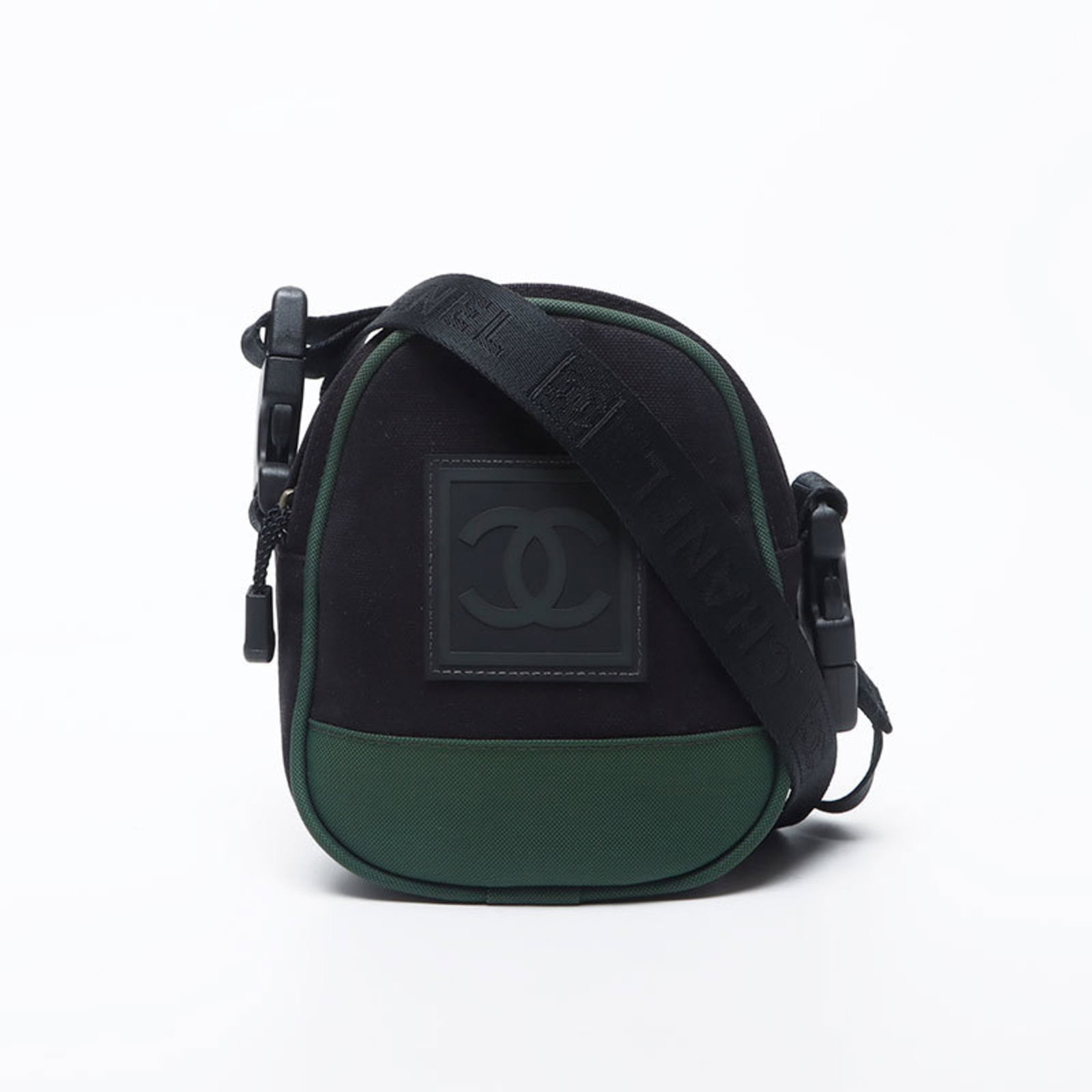 Chanel Shoulder Bag: Chanel Shoulder Bag Black Chanel shoulder bag in excellent condition, featuring a classic design with clean lines and timeless elegance. With its sturdy straps adjustable to fit various body types, th